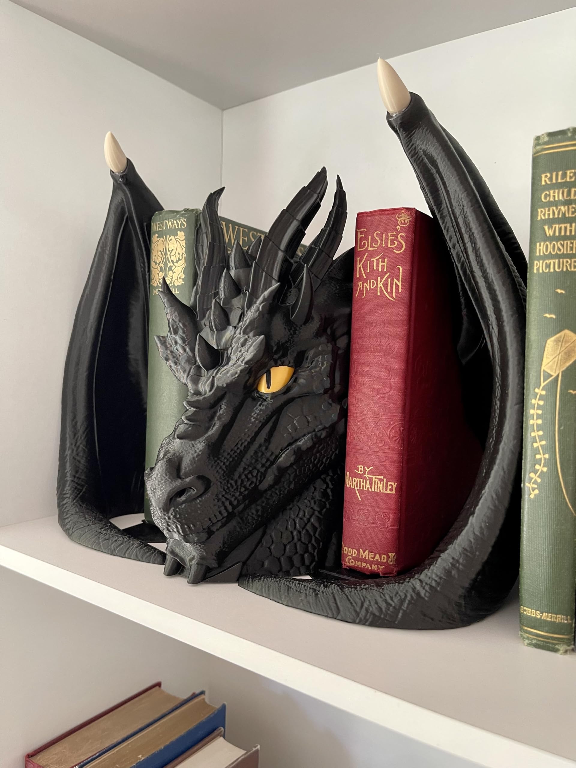 Dragon wings spread for shelf decor