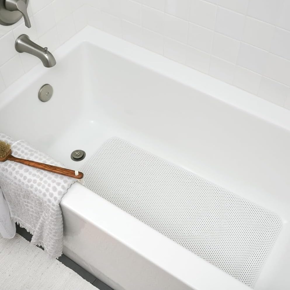 In-tub use bath mat with bottom suction cups for grip