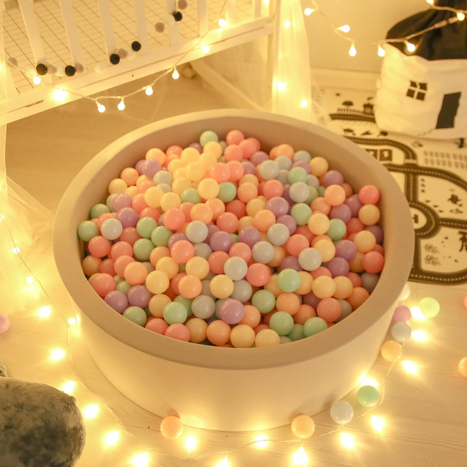 Crush-proof durable ball pit balls for festive decor and play