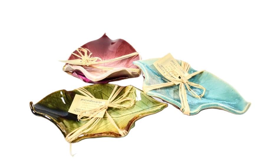 Earthen Vessels Pottery hydrangea leaf spoon rest