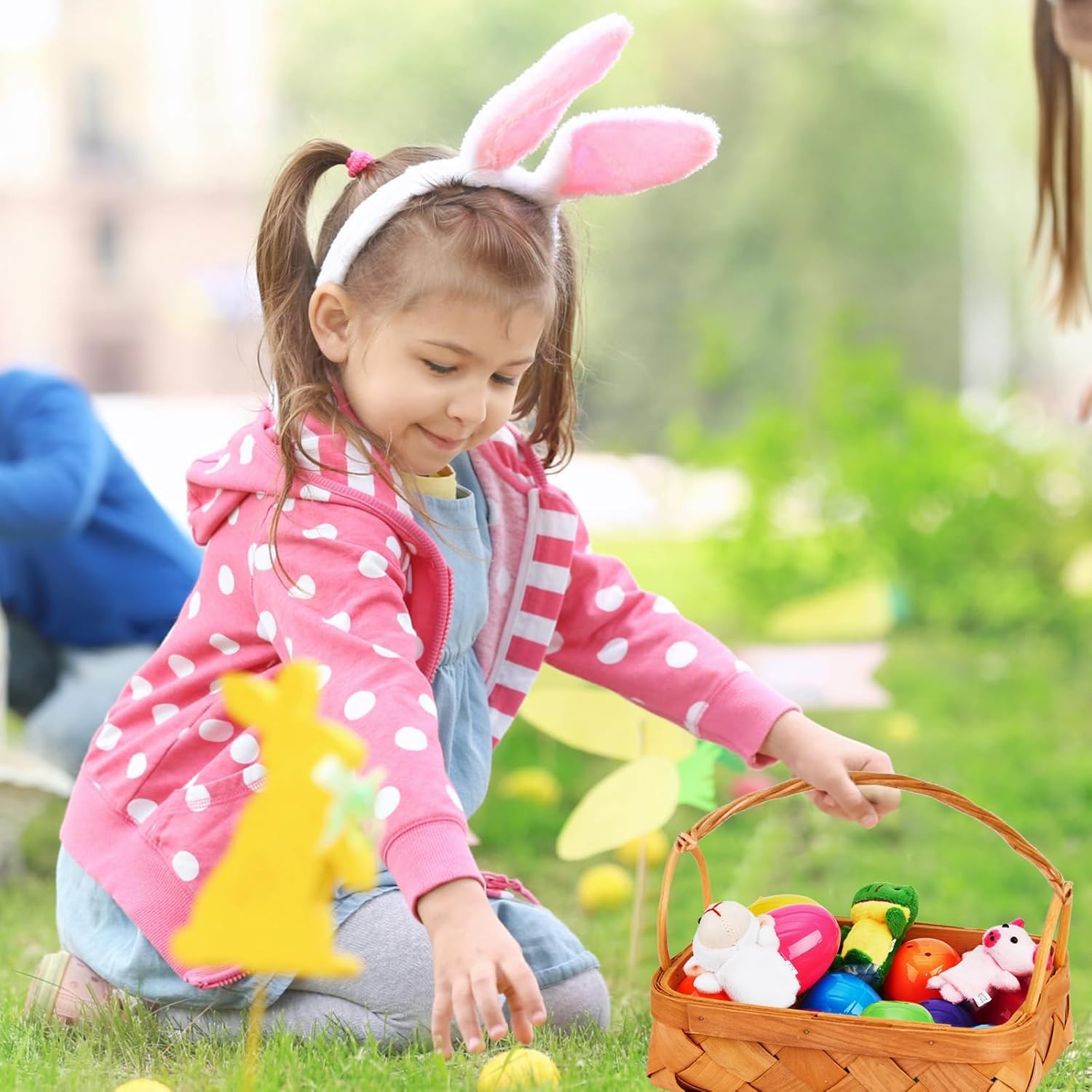 Compact egg set ideal for Easter baskets