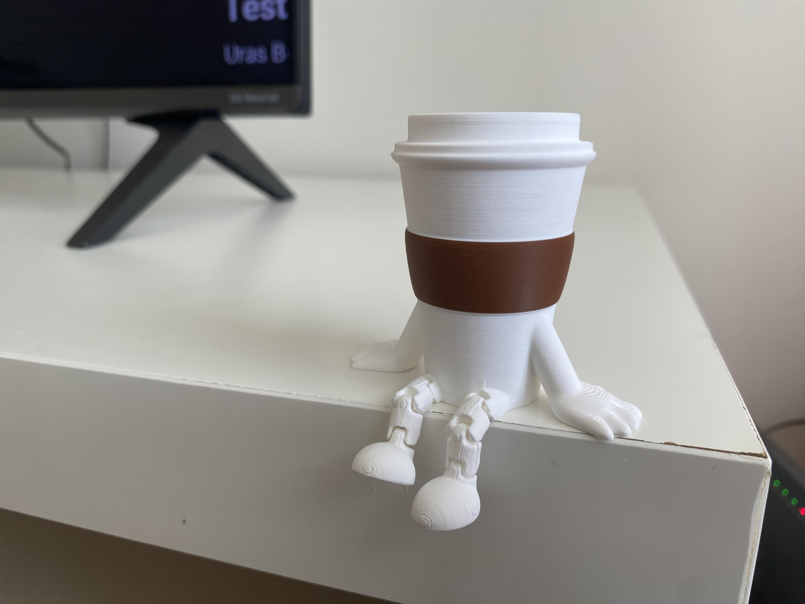 Articulated legs coffee cup sculpture for desk
