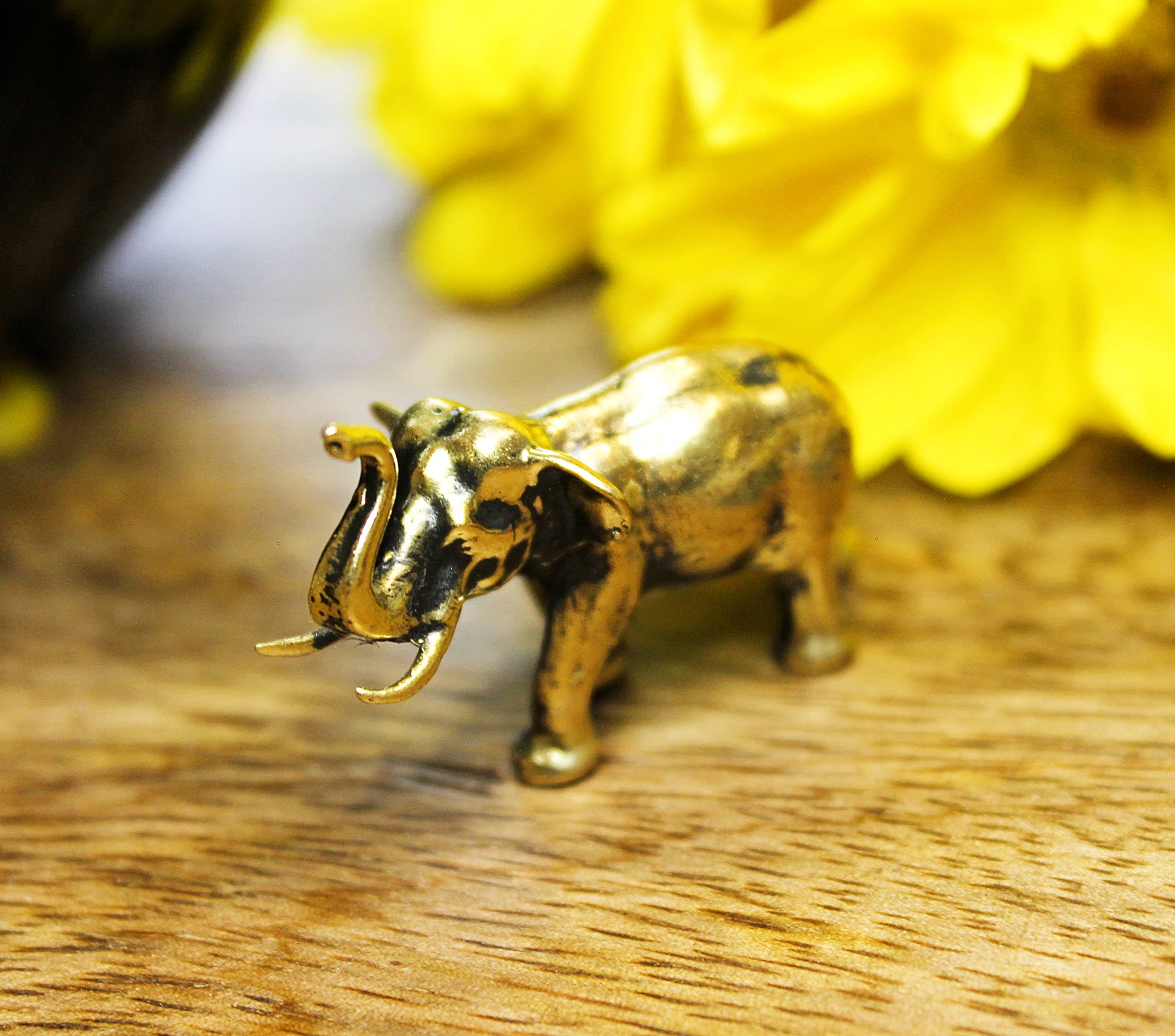 Elephant figurine compact size 2.5 cm tall and 4 cm long