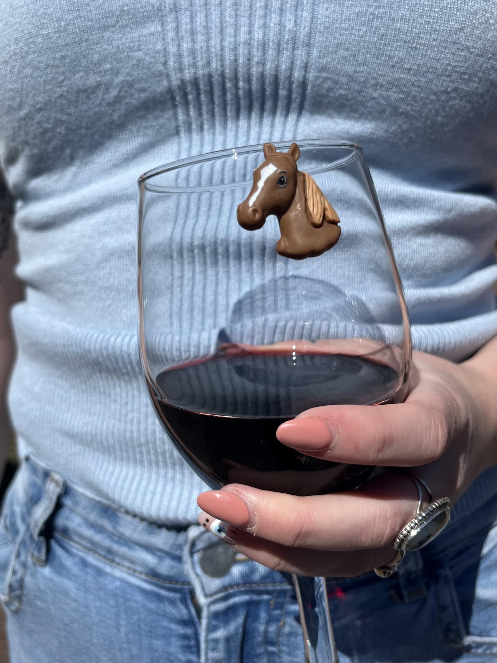 Reusable magnetic wine glass markers with quiet design