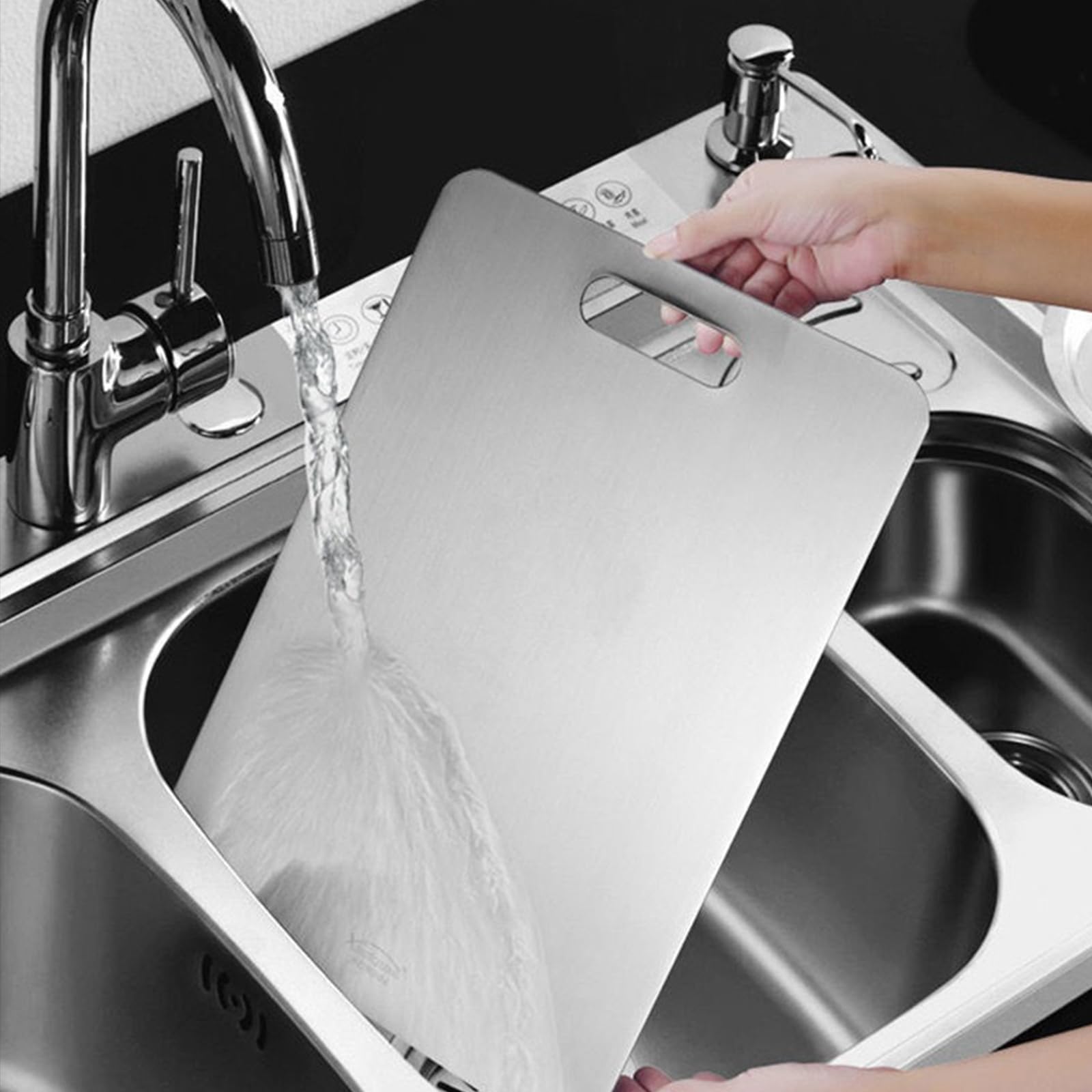 Easy to clean cutting boards with ergonomic handles