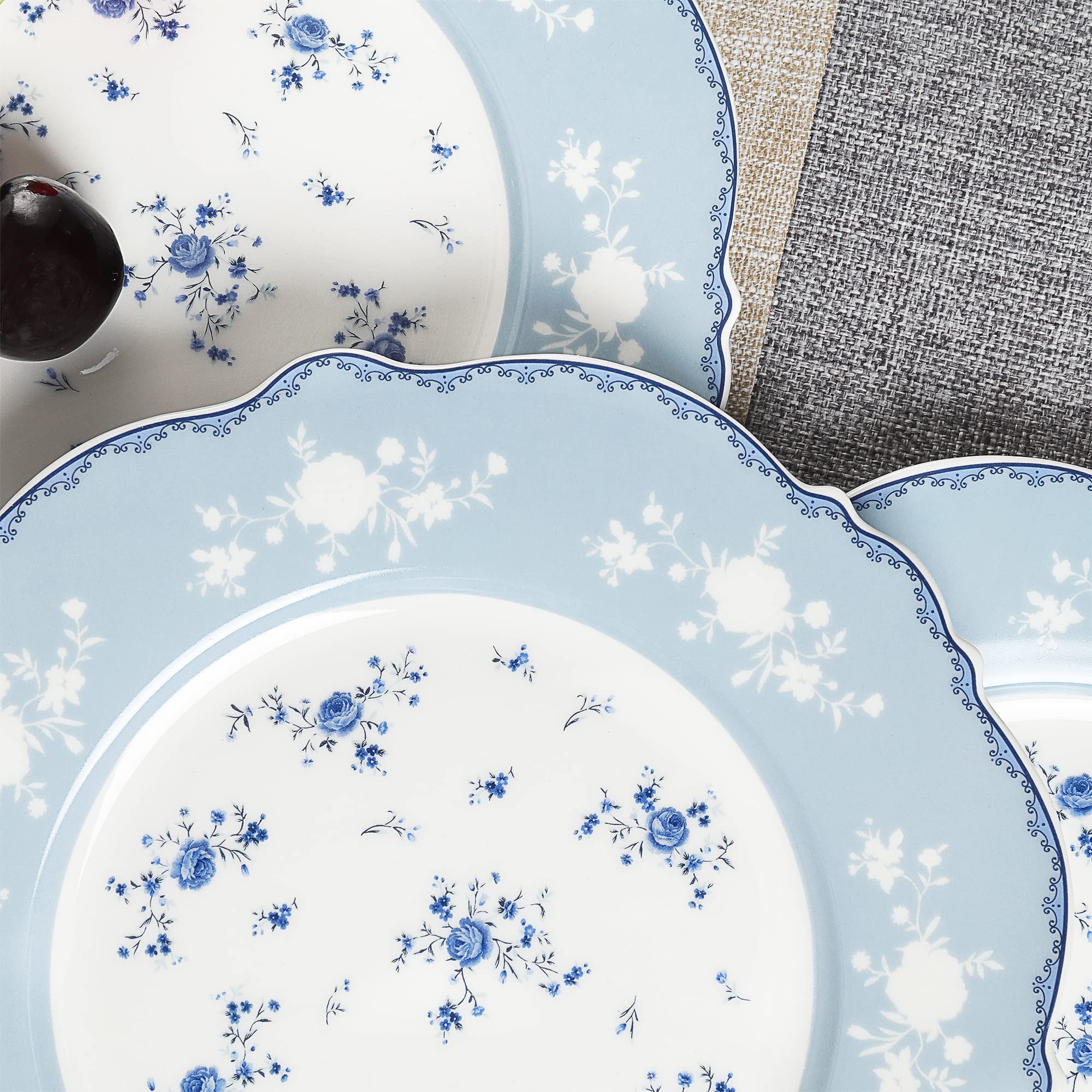 Blue rose pattern lip-edge porcelain plate for dining