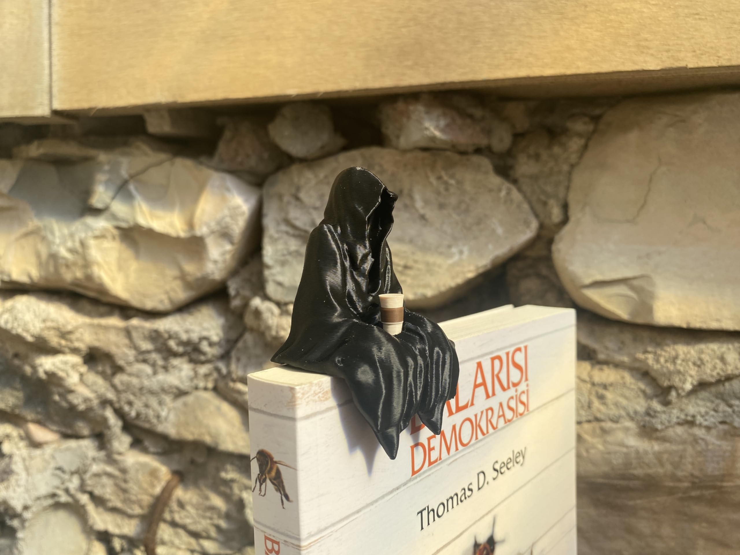 Eco-friendly PLA figure for cozy desk or bookshelf