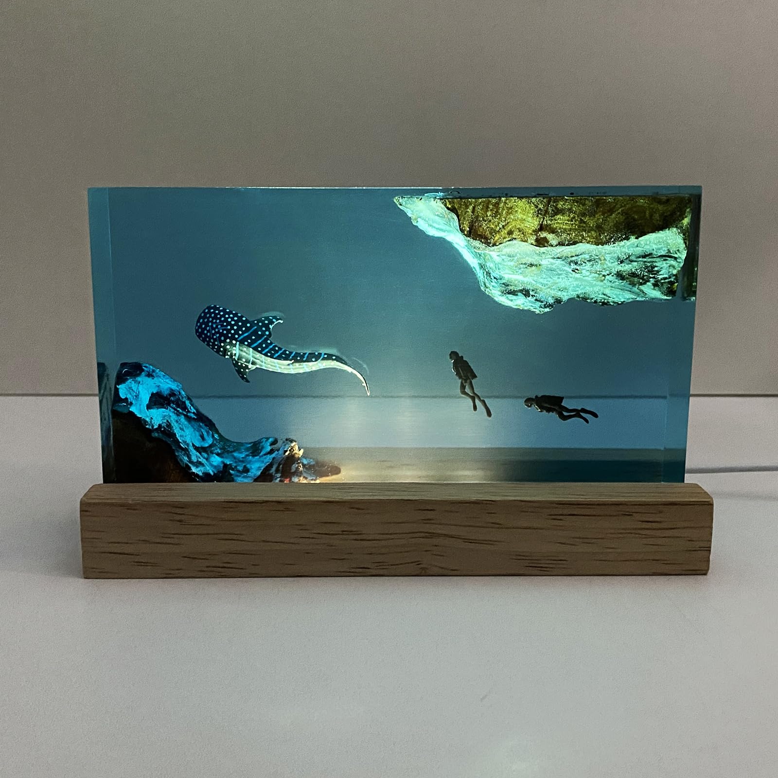 Gift-ready epoxy resin night light suitable for festivals