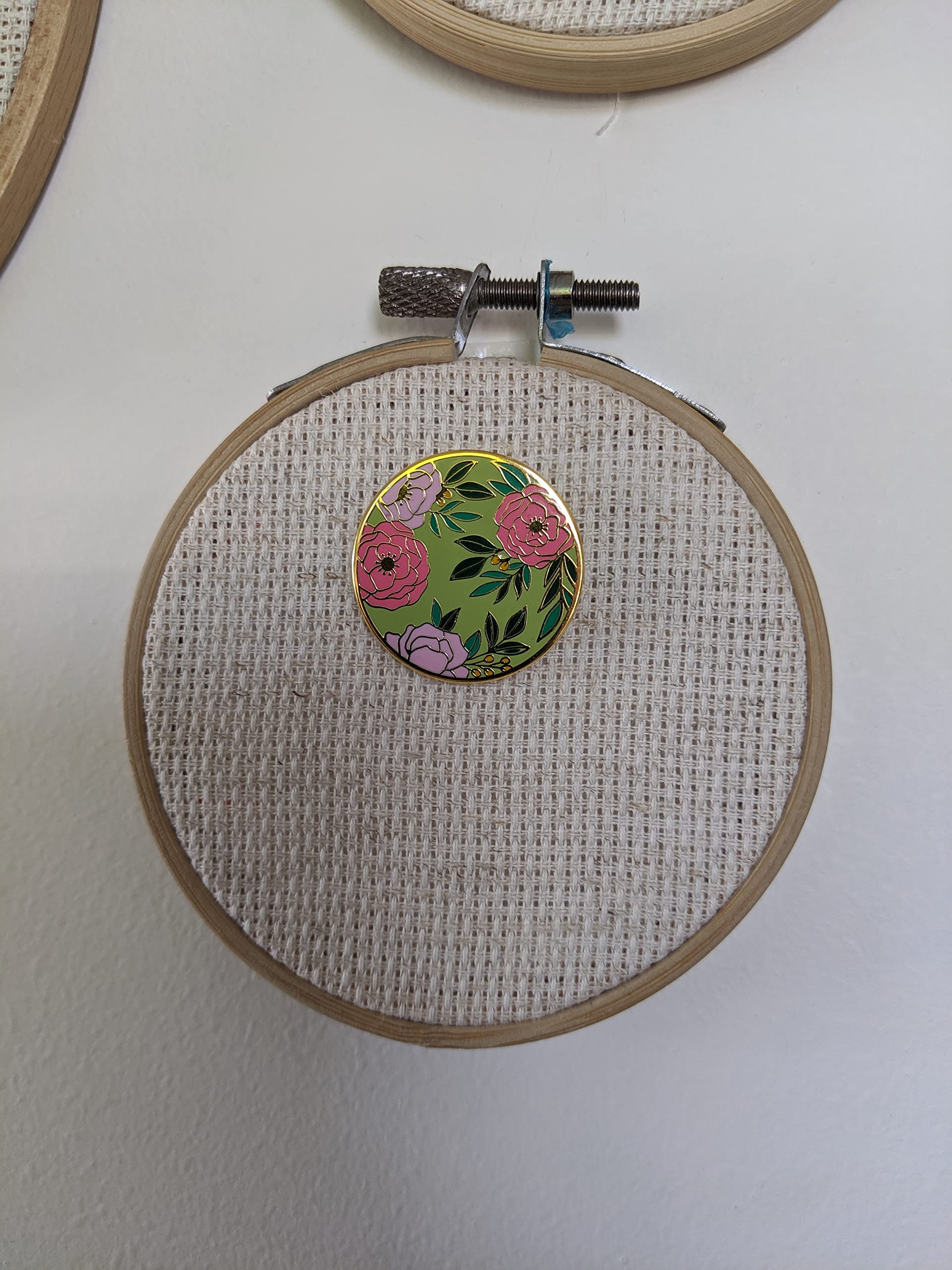 Two magnets with Field of Flowers Needle Minder