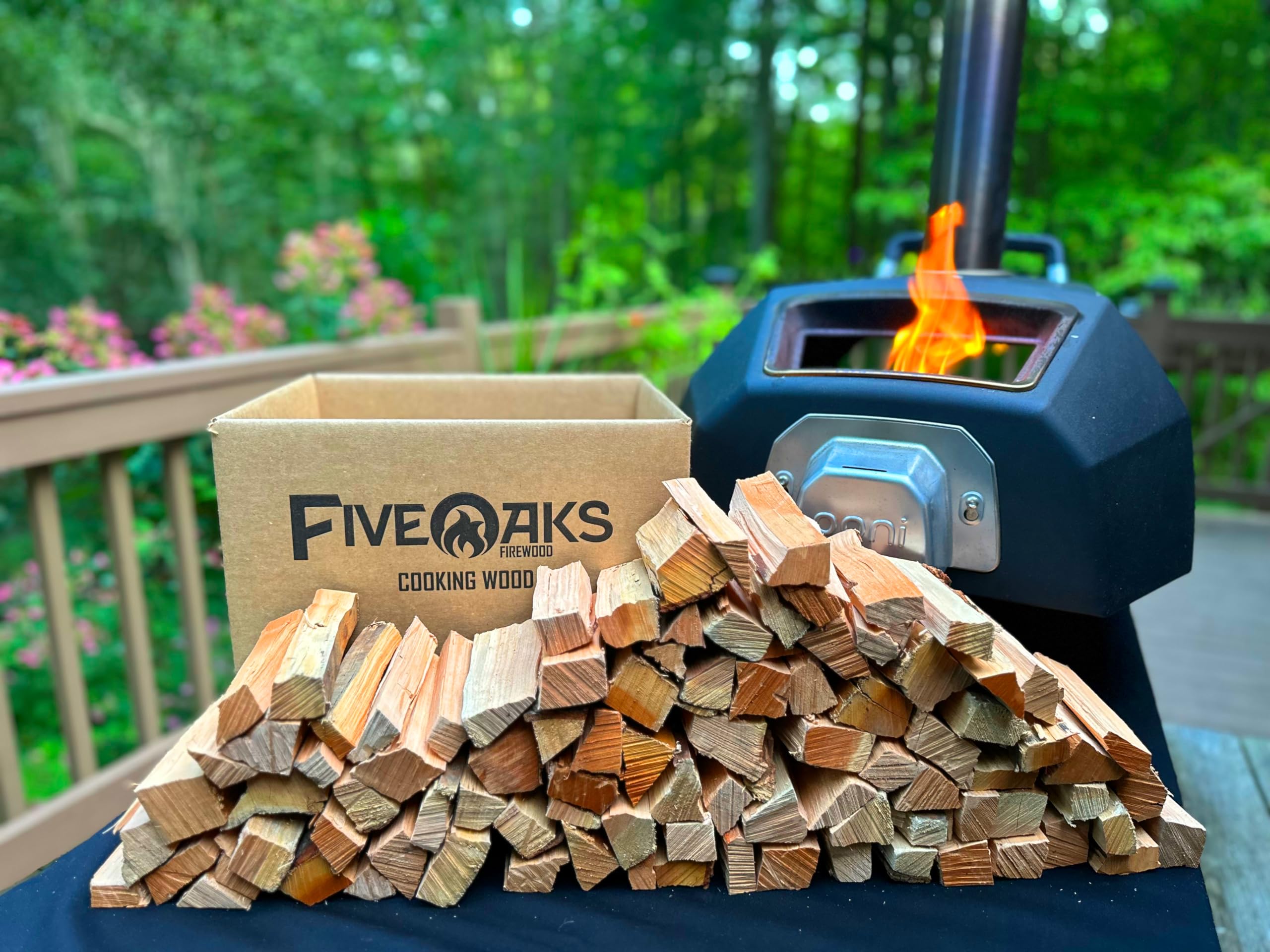 Compact transportable box of oak cooking wood for portable ovens