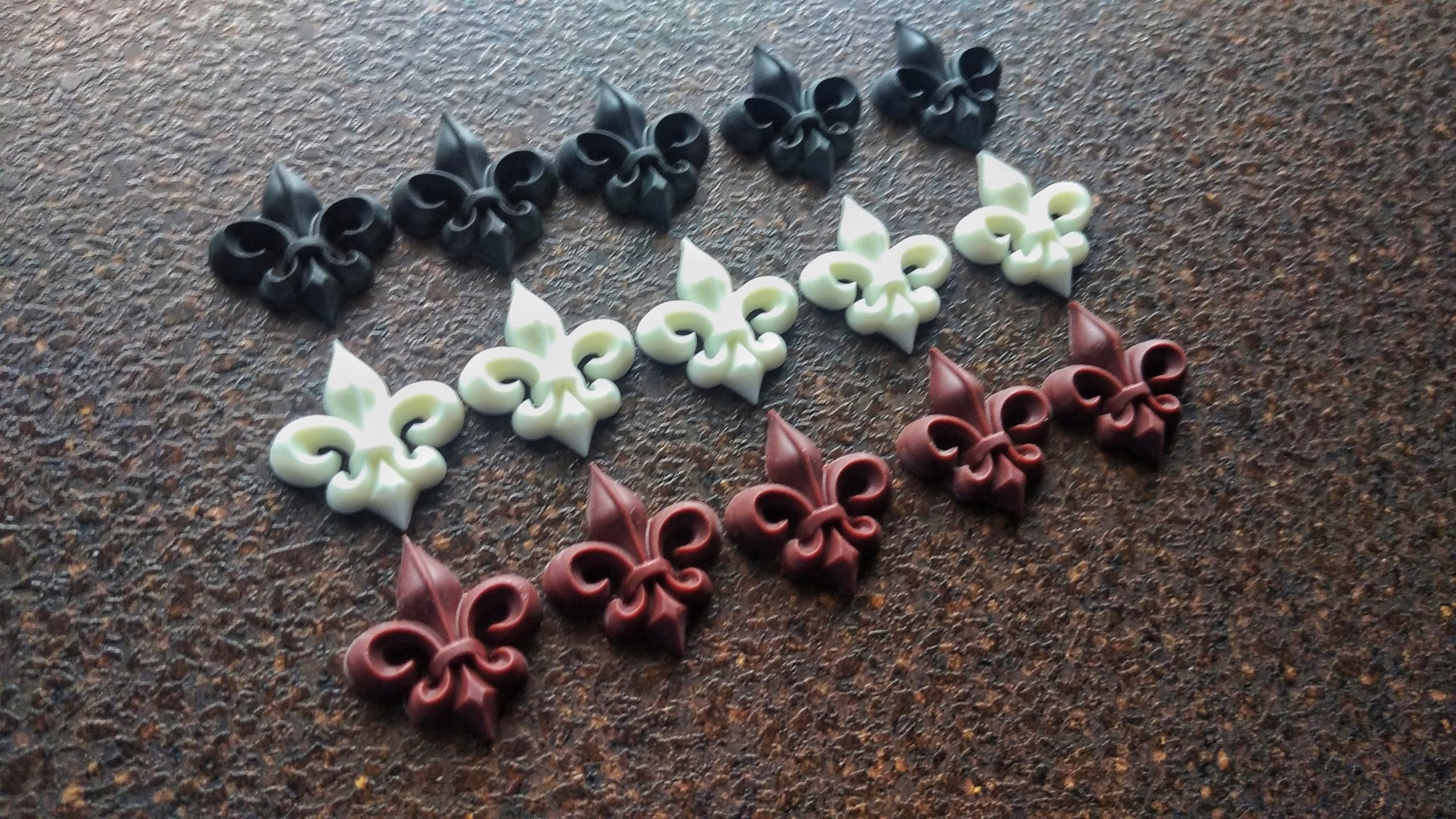 Mold suitable for resin casting concrete plaster