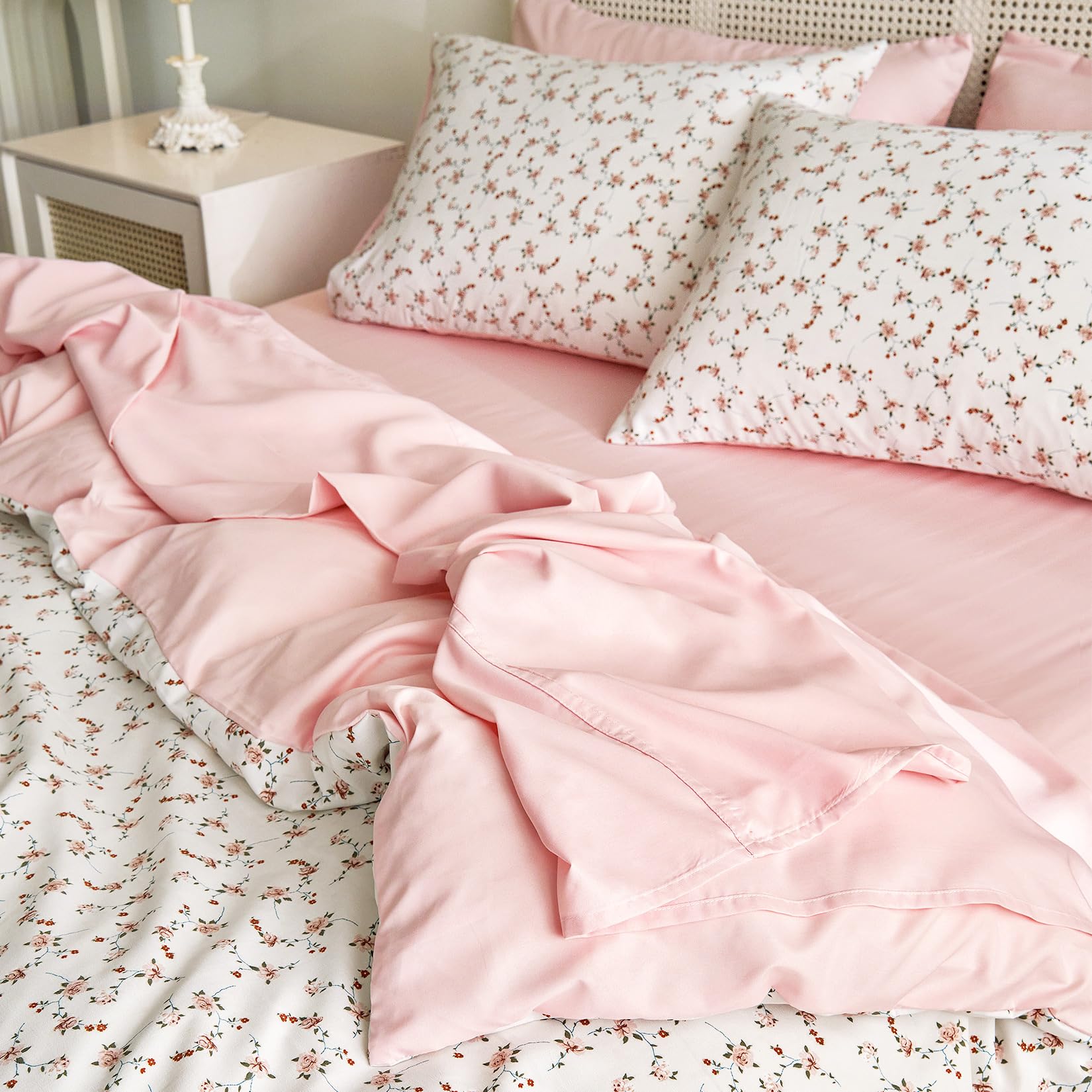 Dorm bedroom with floral Wake In Cloud comforter set
