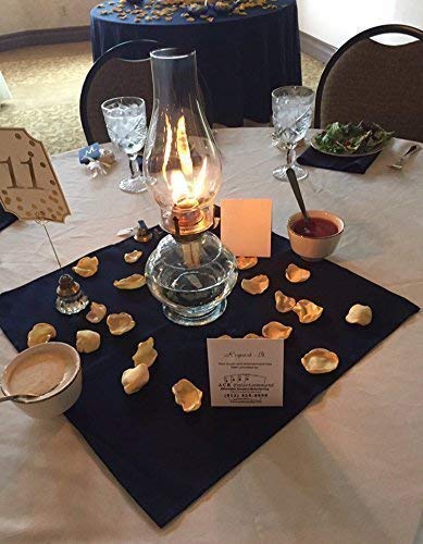 Mixed color petals suitable for glamorous wedding themes