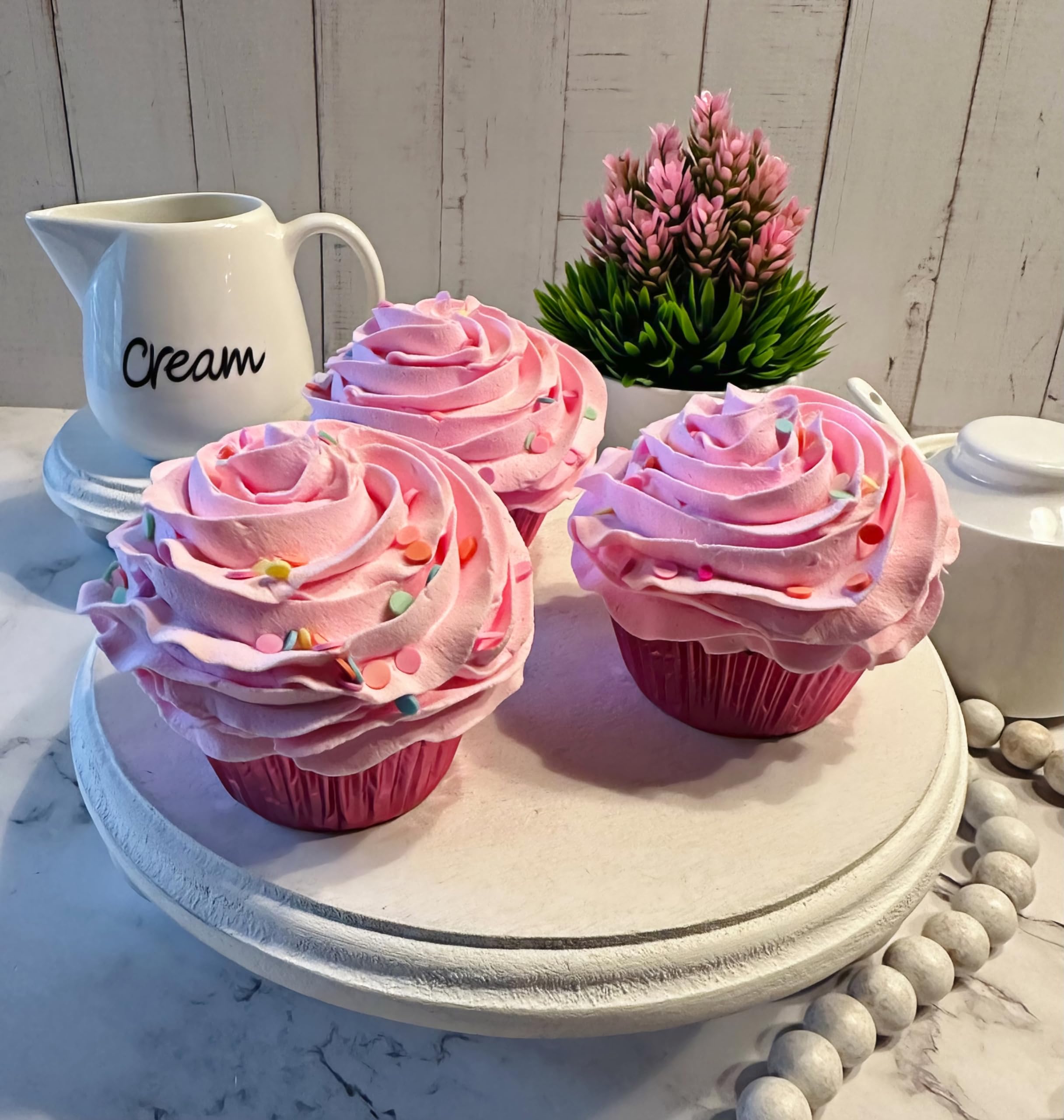 Lightweight foam dessert decor from Dezicakes