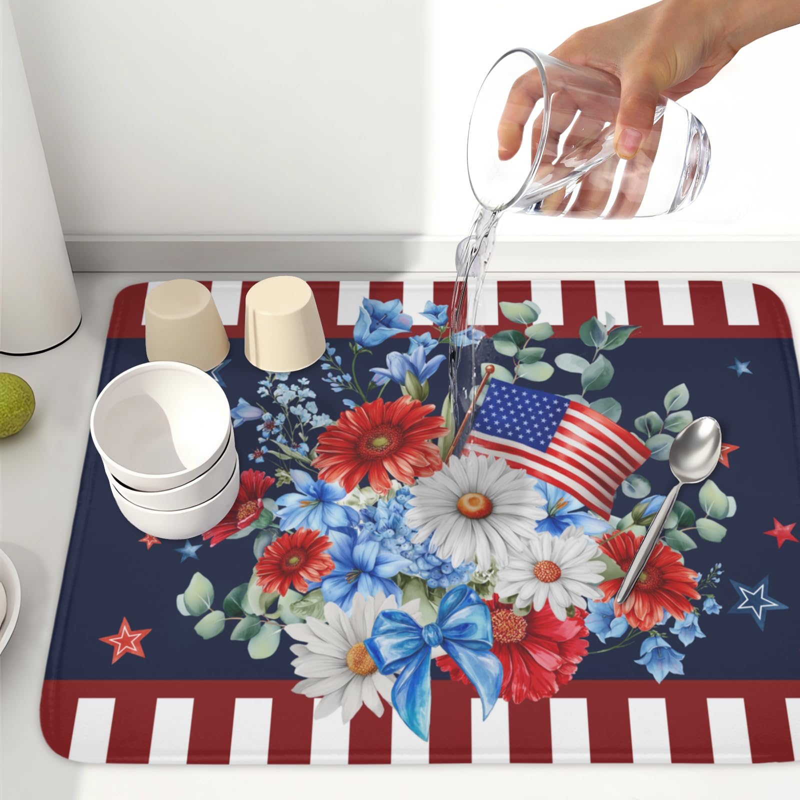Dish drying mat with suspension rings for hanging