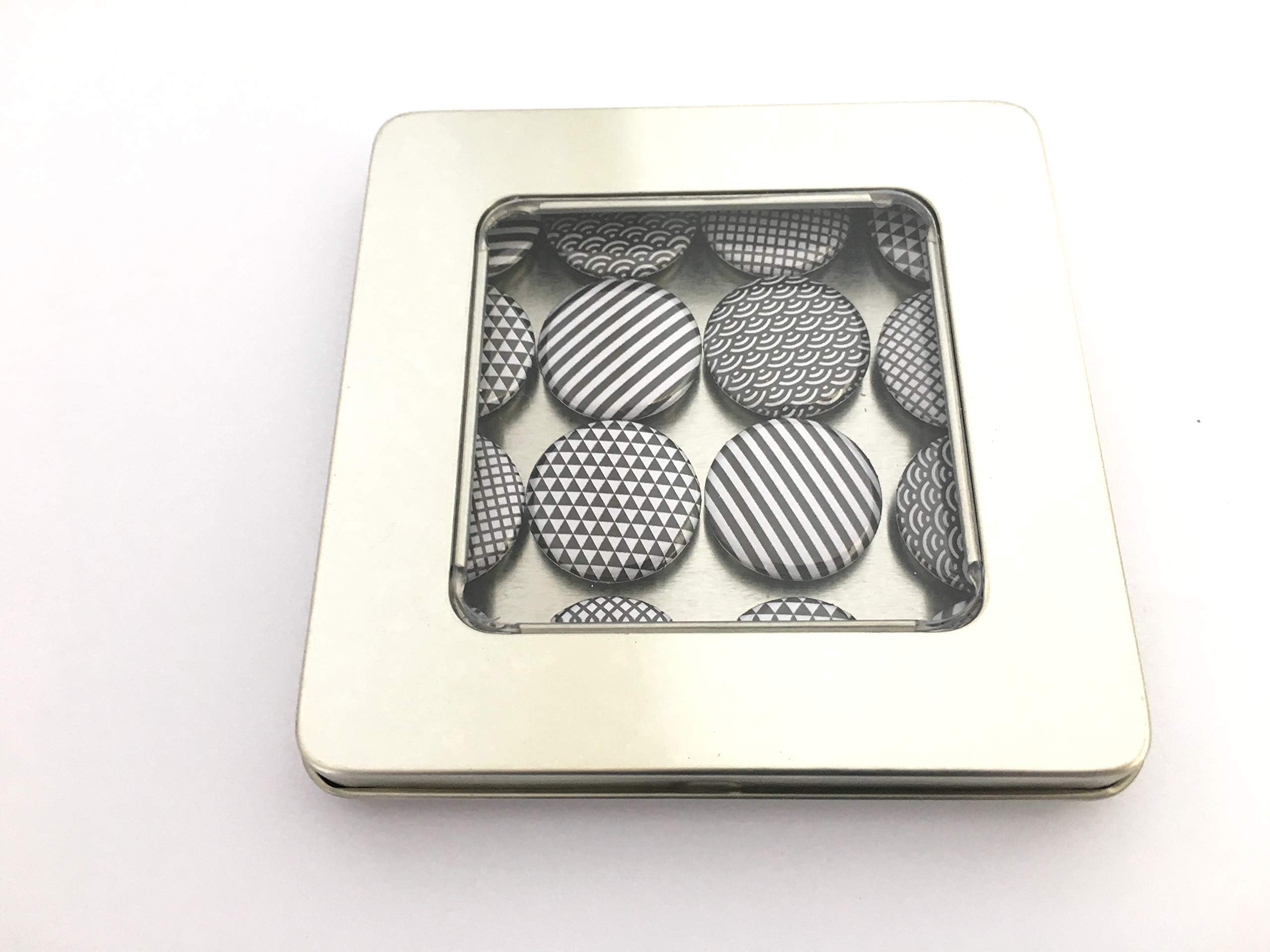 Magnets showing four patterns in set