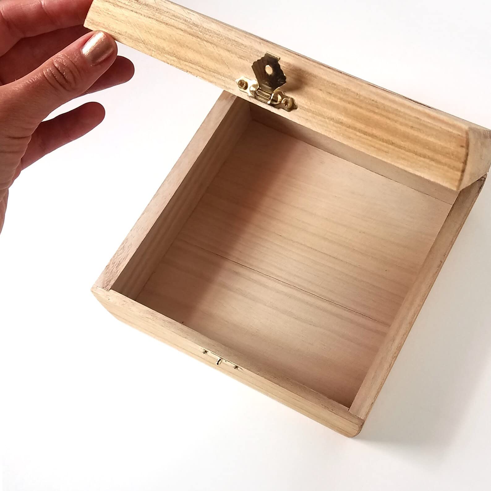Free personalized engraving option on box