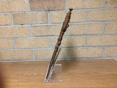 Wand vertical display suitable for shelves