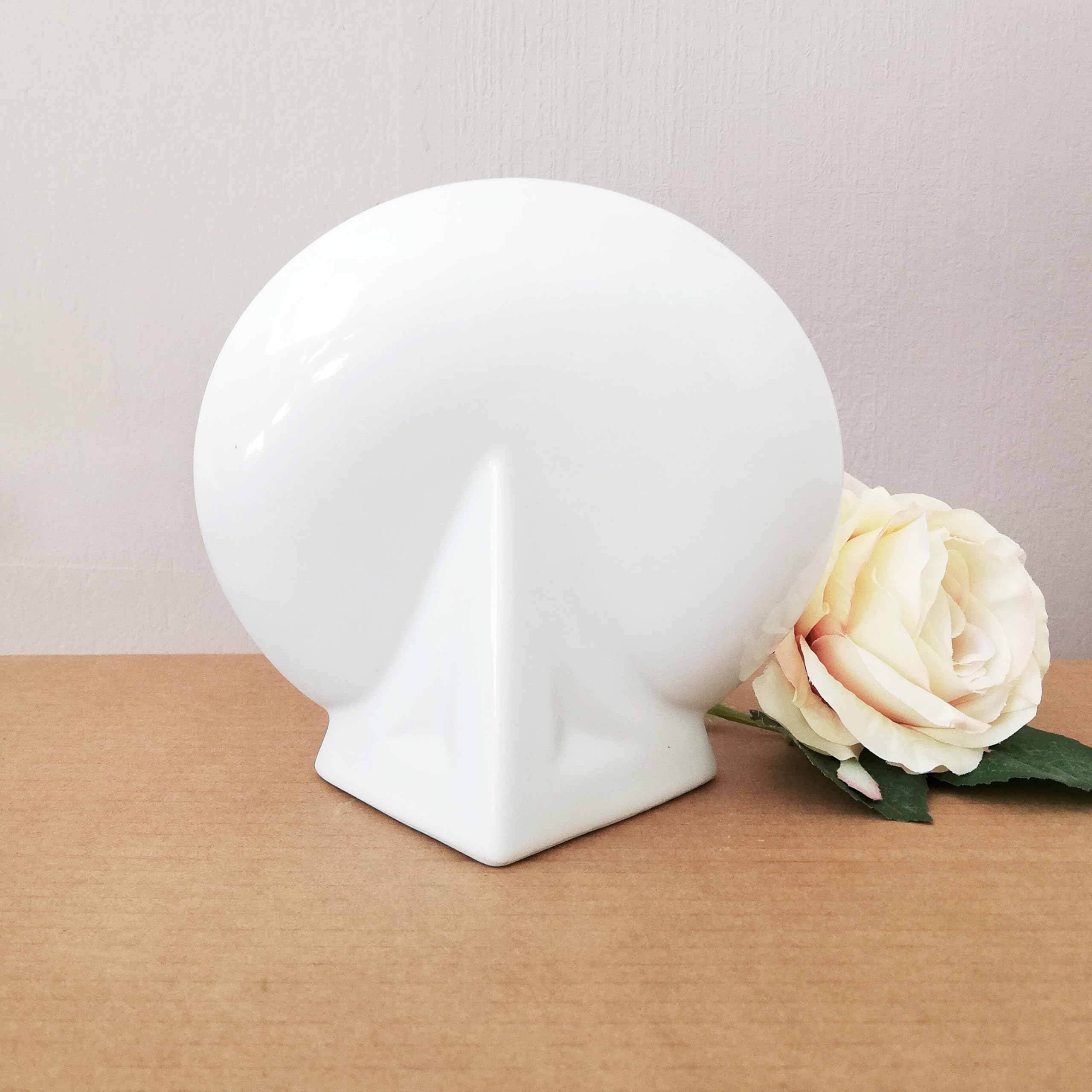 Versatile keepsake plate for mantel or shelf