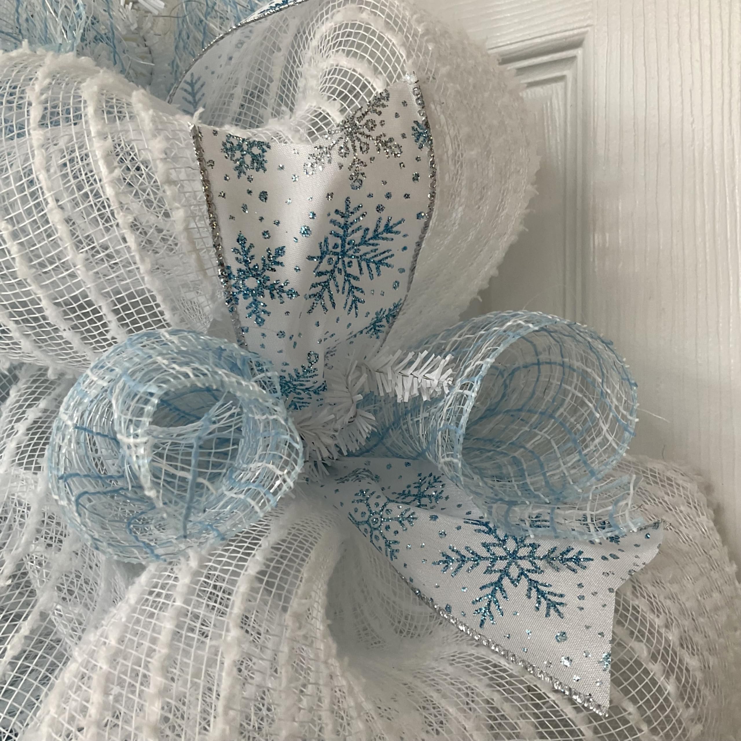 Handmade in the USA Fresh Flurries wreath 28 inch depth 6 inch