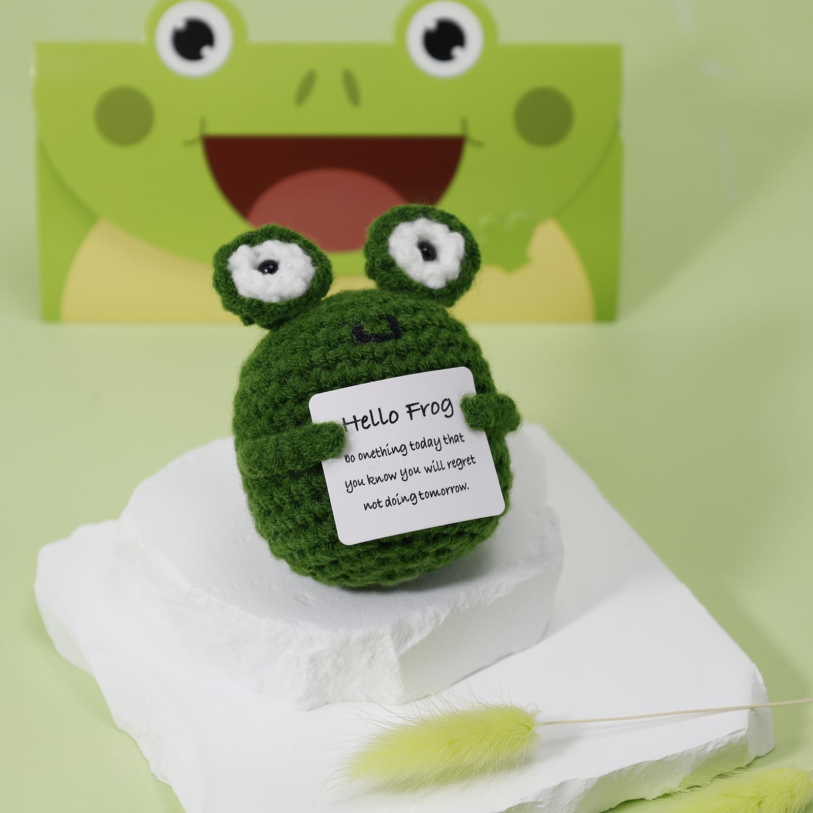 Scented candle included in frog gifts for women set