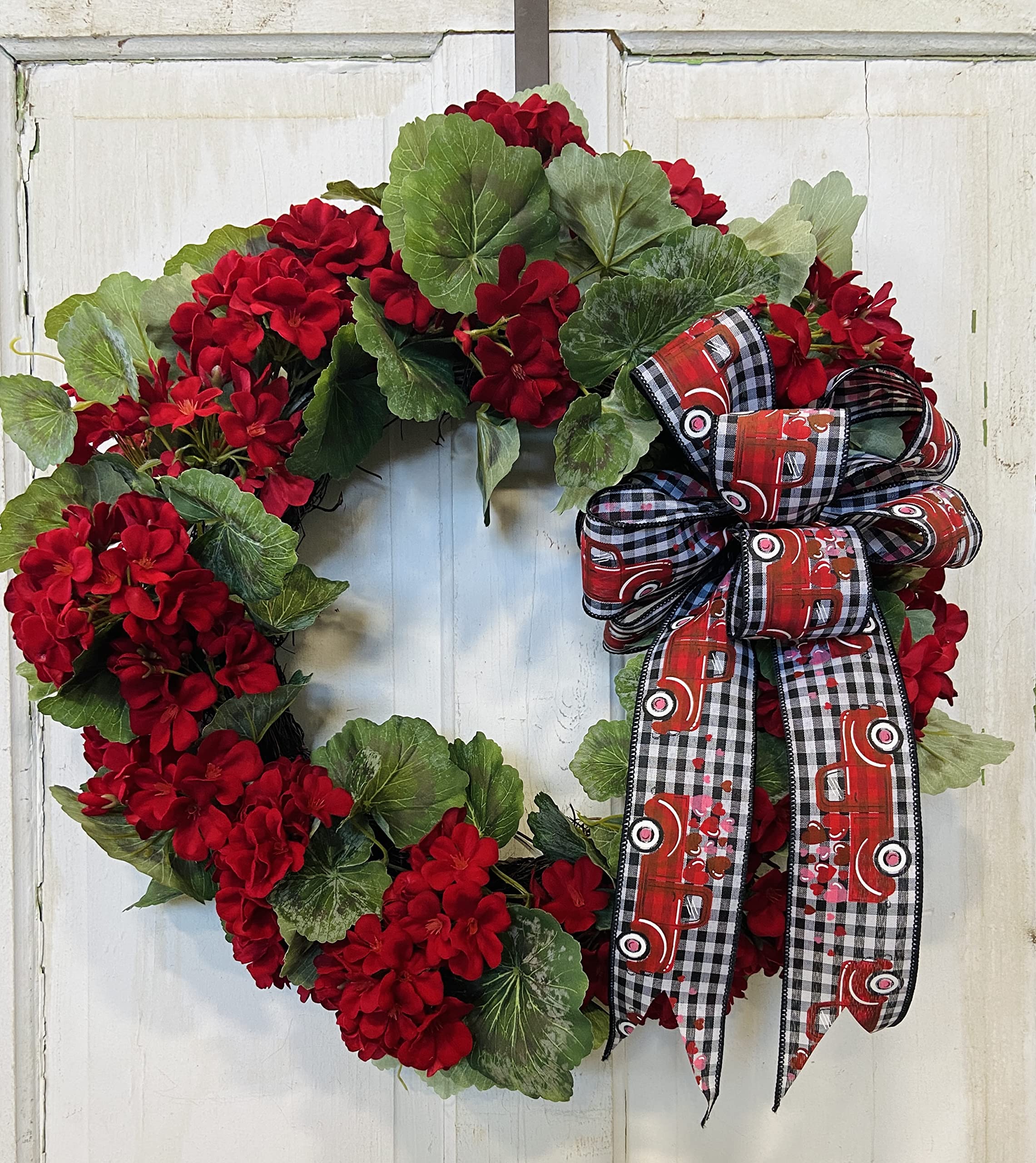 Front door decor wreath with realistic two-tone leaves