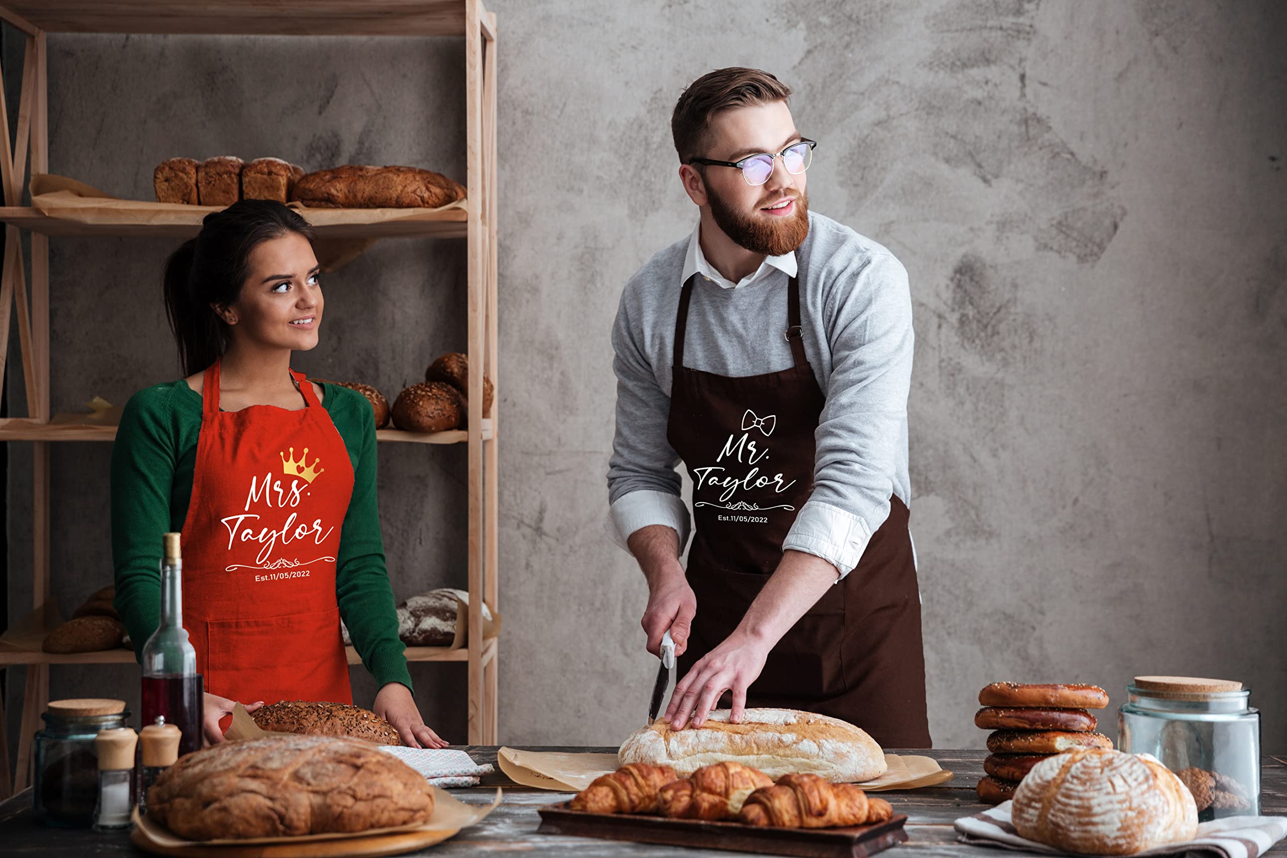 Two front pockets on personalized couple aprons