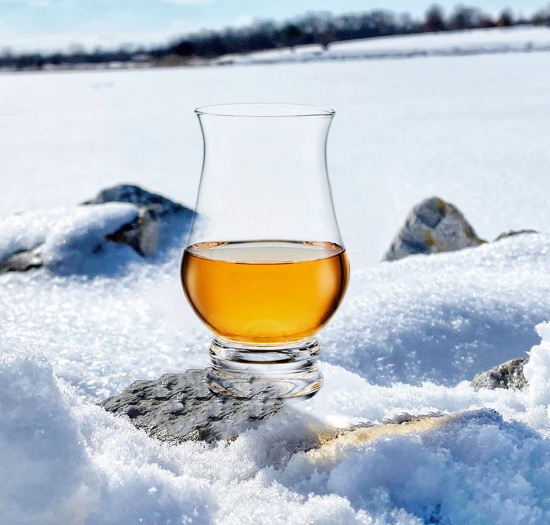 Scotch whiskey glass versatility for cocktails