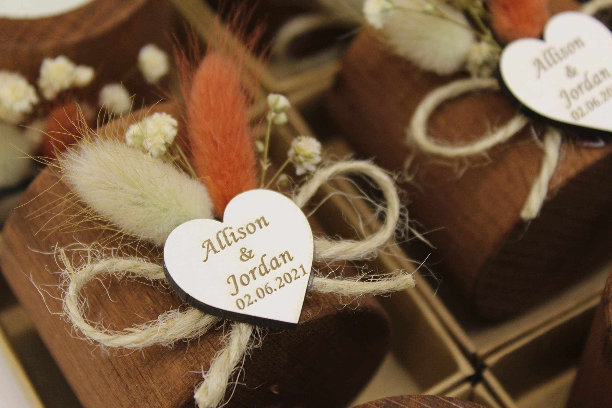 Tealight holder with wooden name tag and decor heart tag