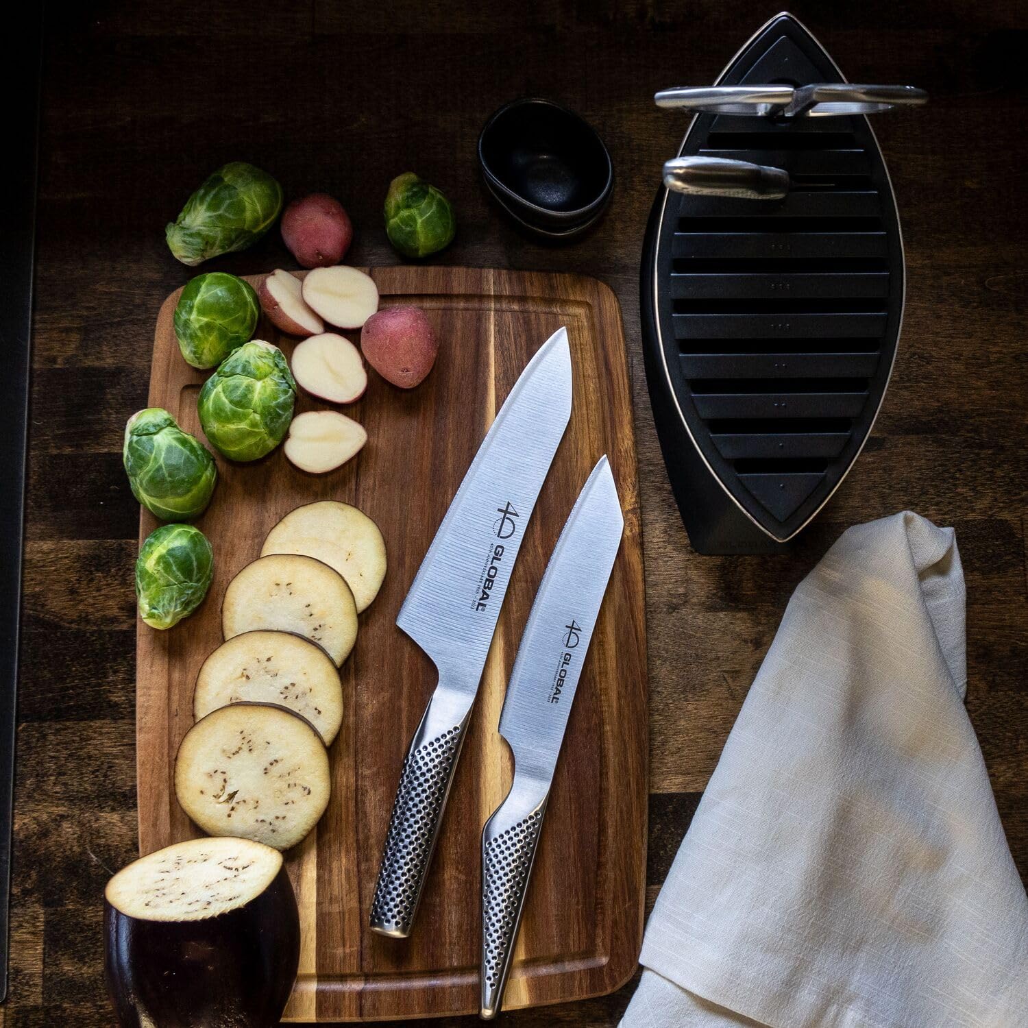 Global 8.25 inch kitchen shears included in the set