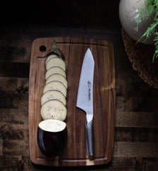 Ergonomic handle with dimple pattern on Global knife
