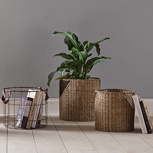 Stackable seagrass storage baskets save space