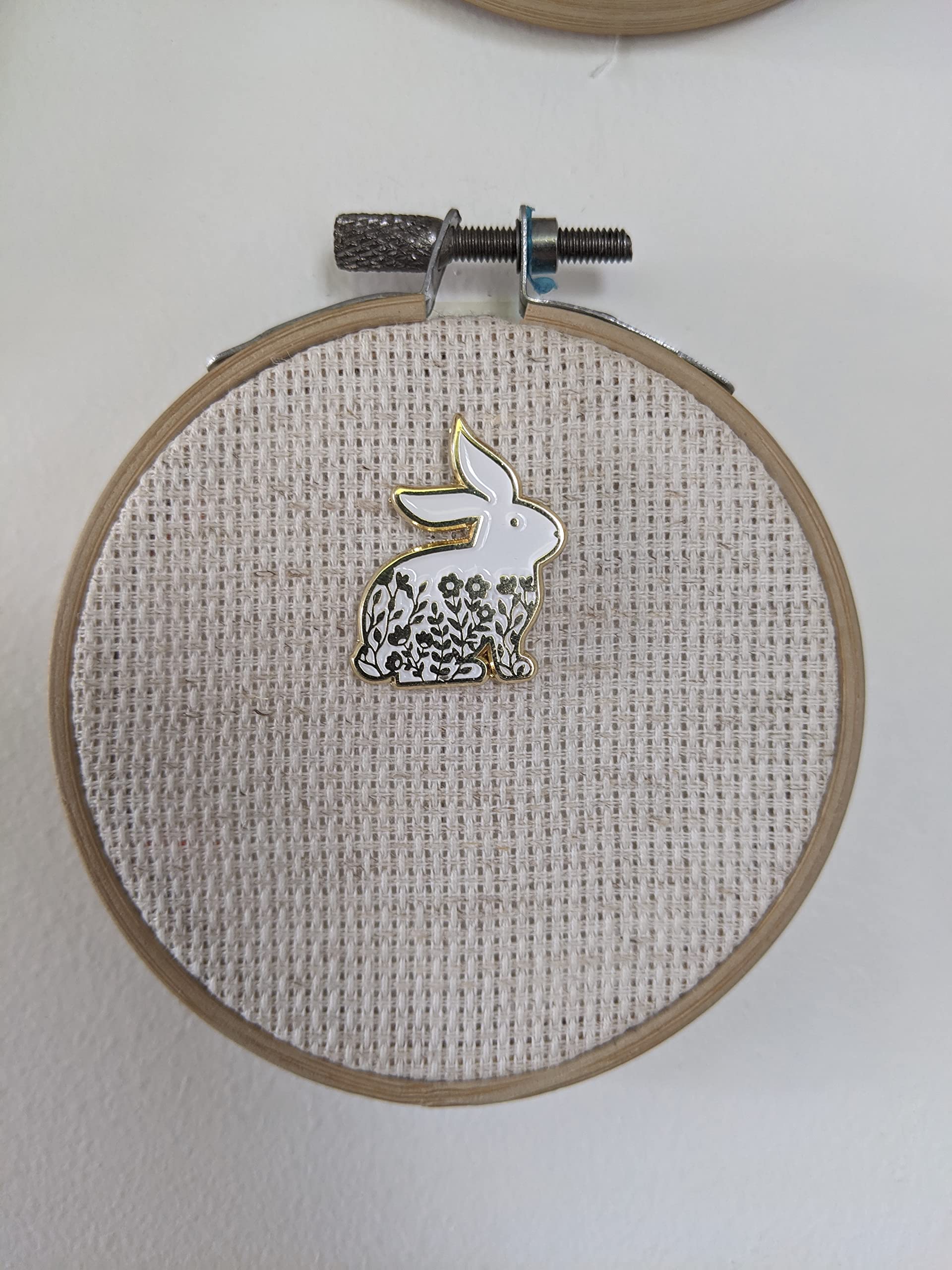Needle Minder with two magnets for embroidery