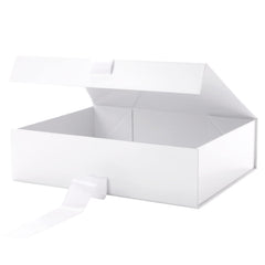 GREEN BEAN gift box lid showing concealed magnetic closure