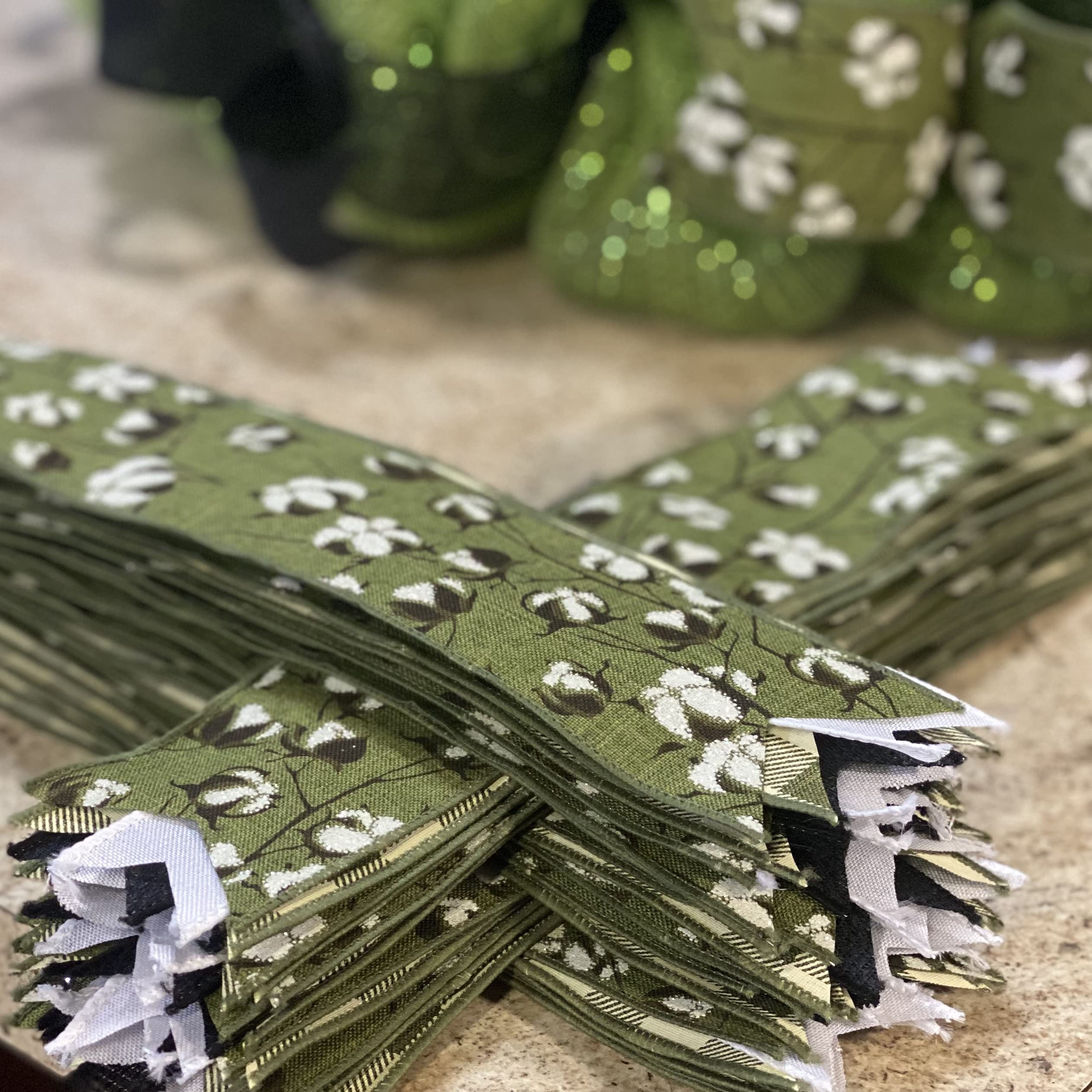 Green Everyday Wreath lime mesh with ribbons and removable sign center