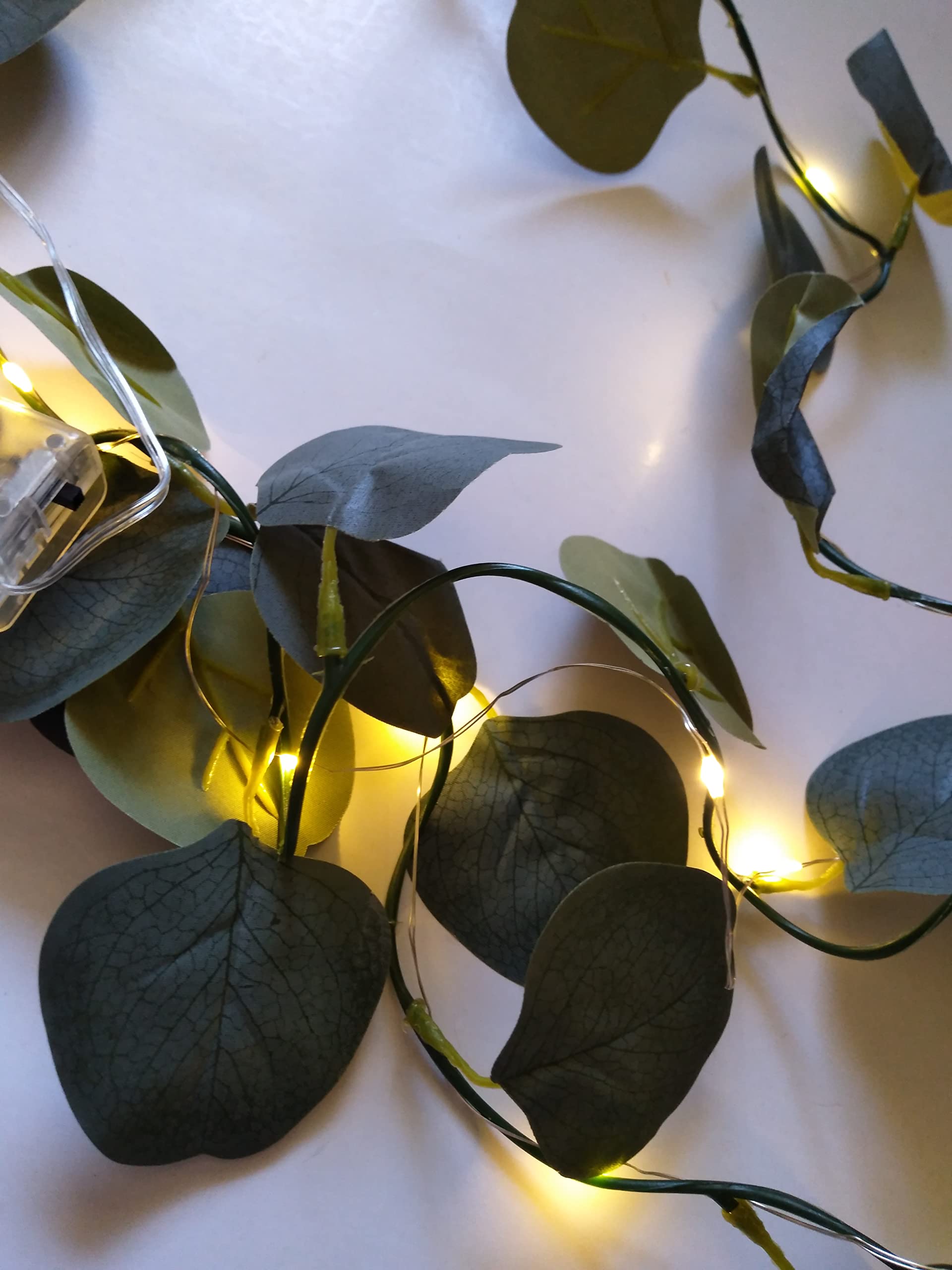 Flexible eucalyptus garland easy to position