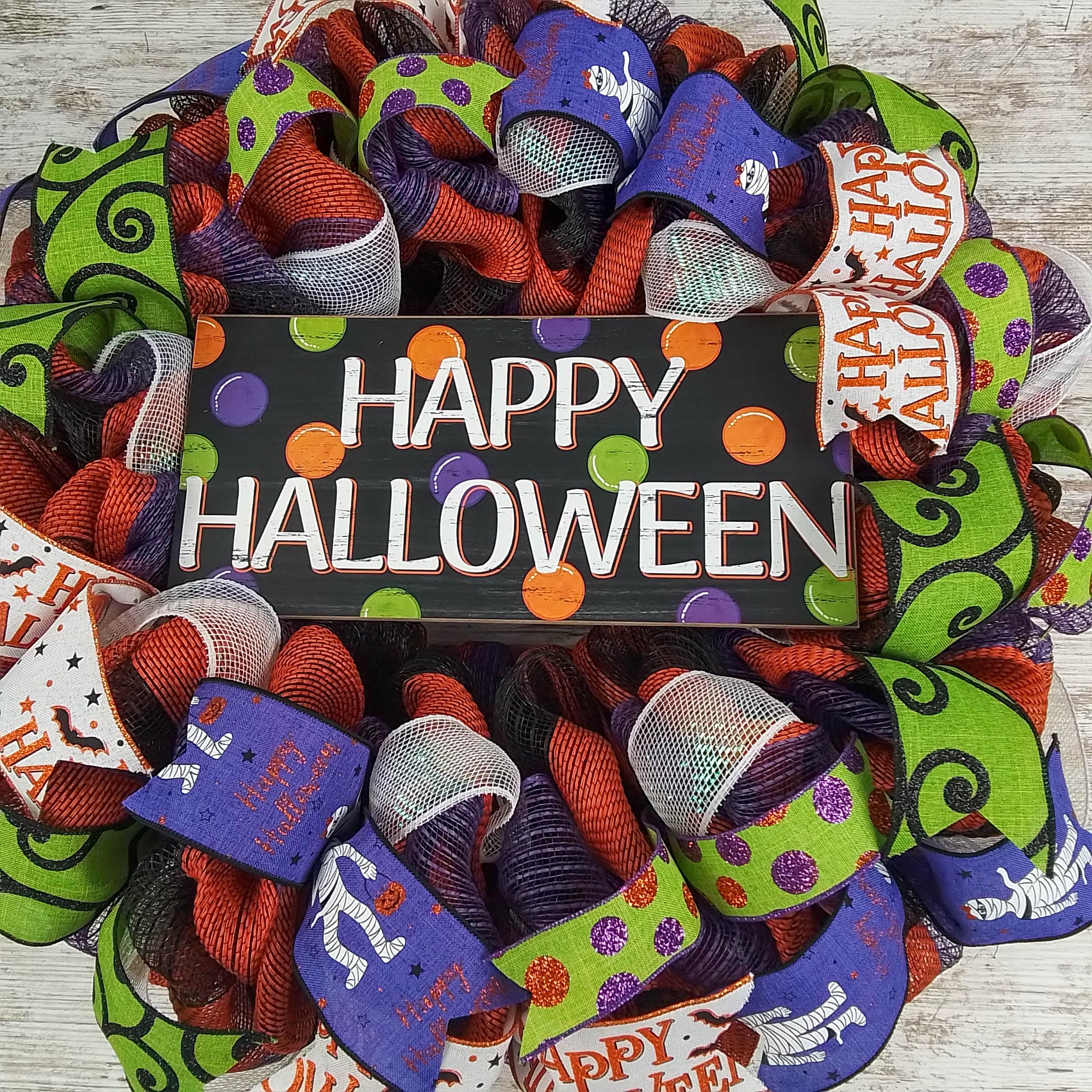 Gift-ready Halloween wreath suitable for indoor or outdoor use