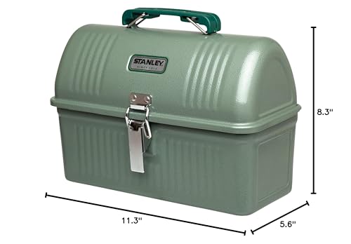 Lunch box exterior showing latch and carry handle
