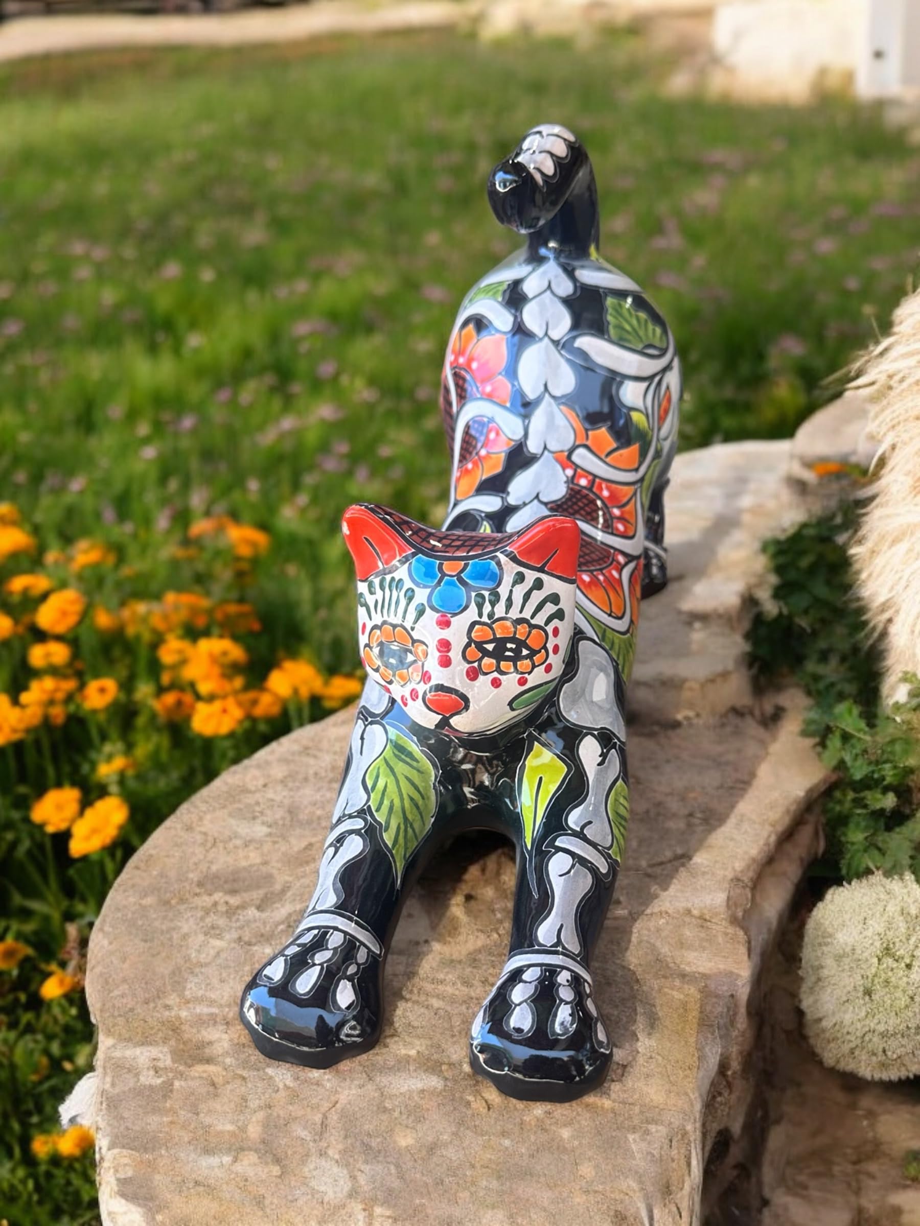 Hand-painted Mexican pottery Talavera cat statue decorative sculpture for home decor and display