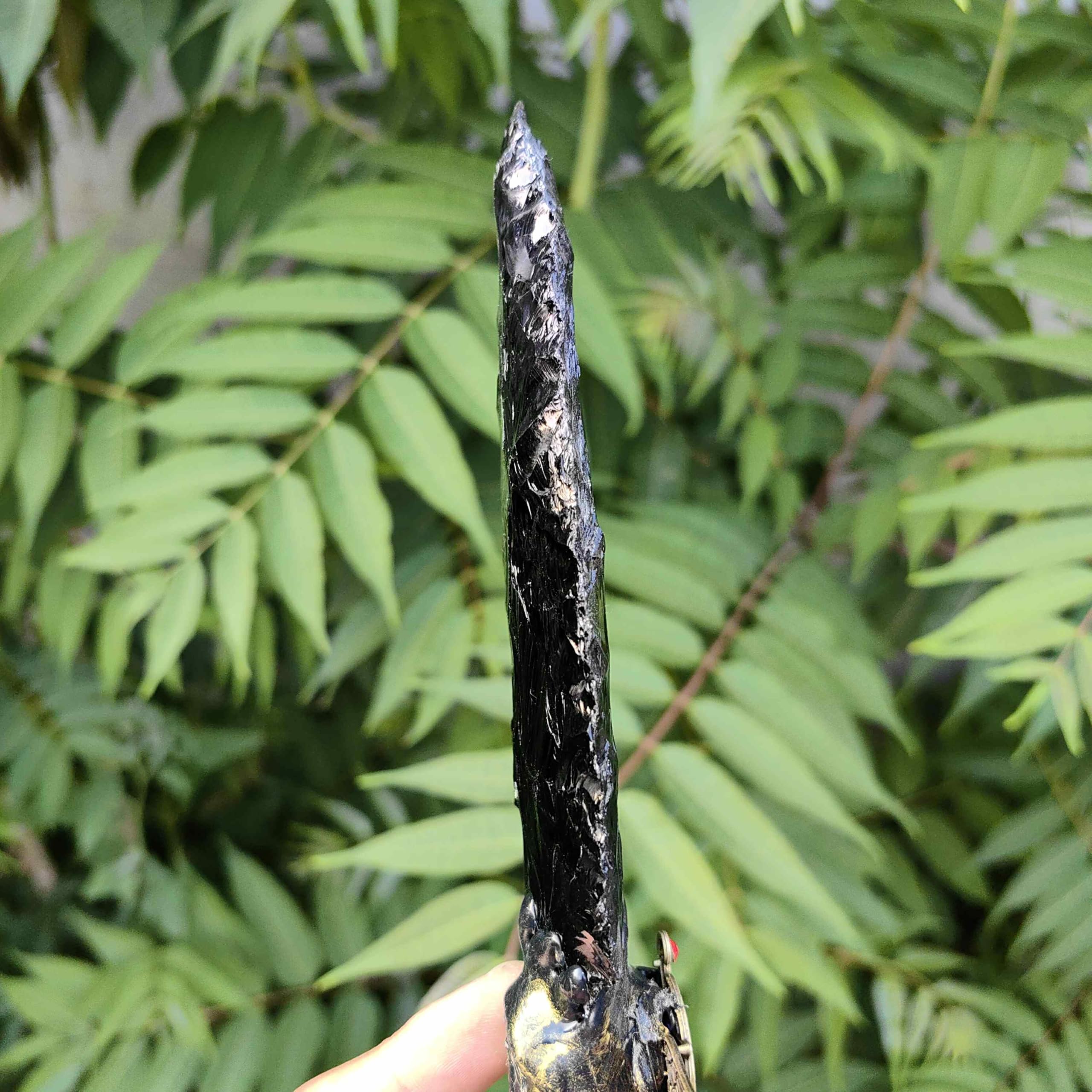 Crystal arrowhead meditation tool for yogis and healers