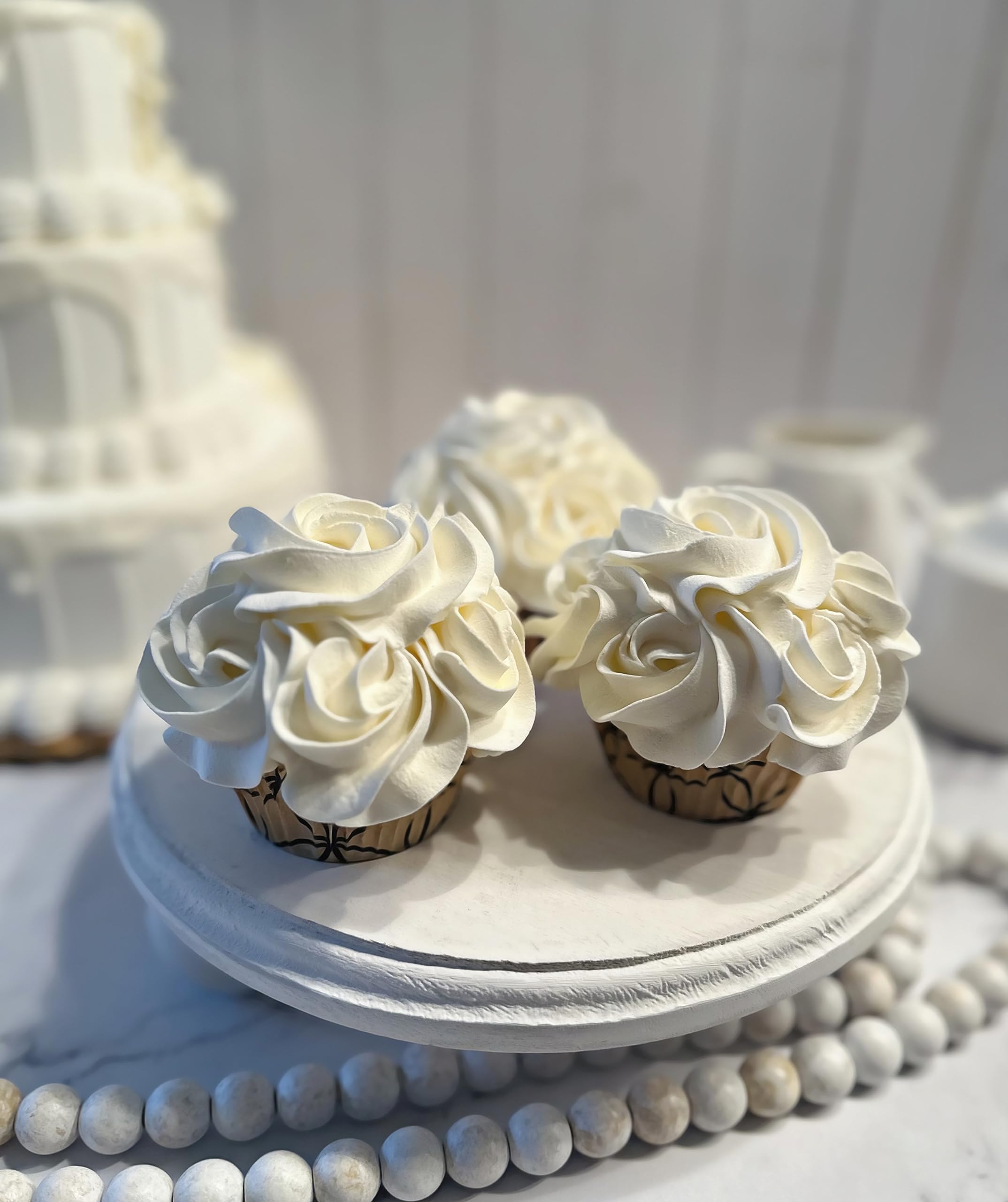 One fake cupcake for display by Dezicakes