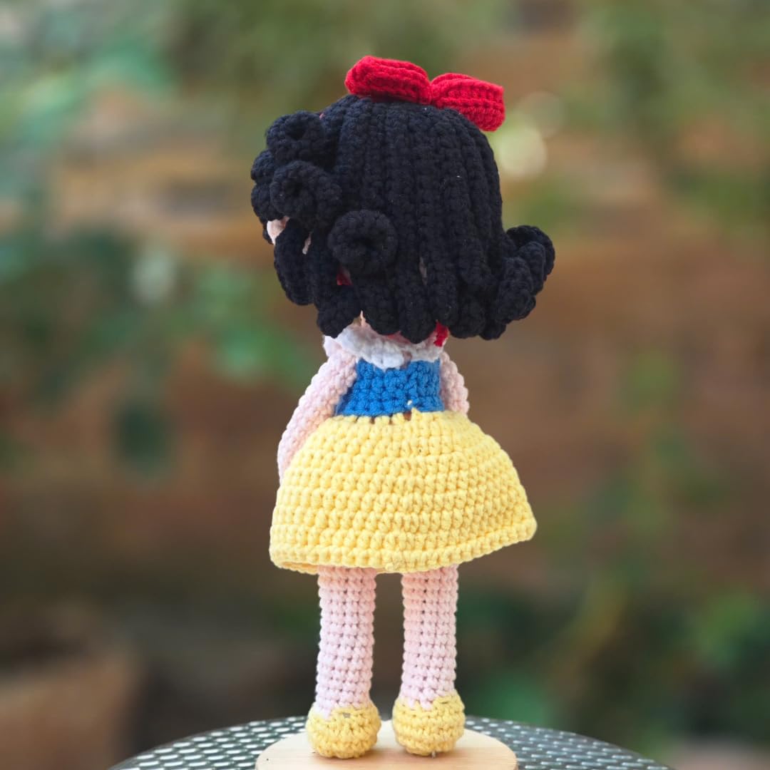 Soft yarn handmade Snow White doll for children