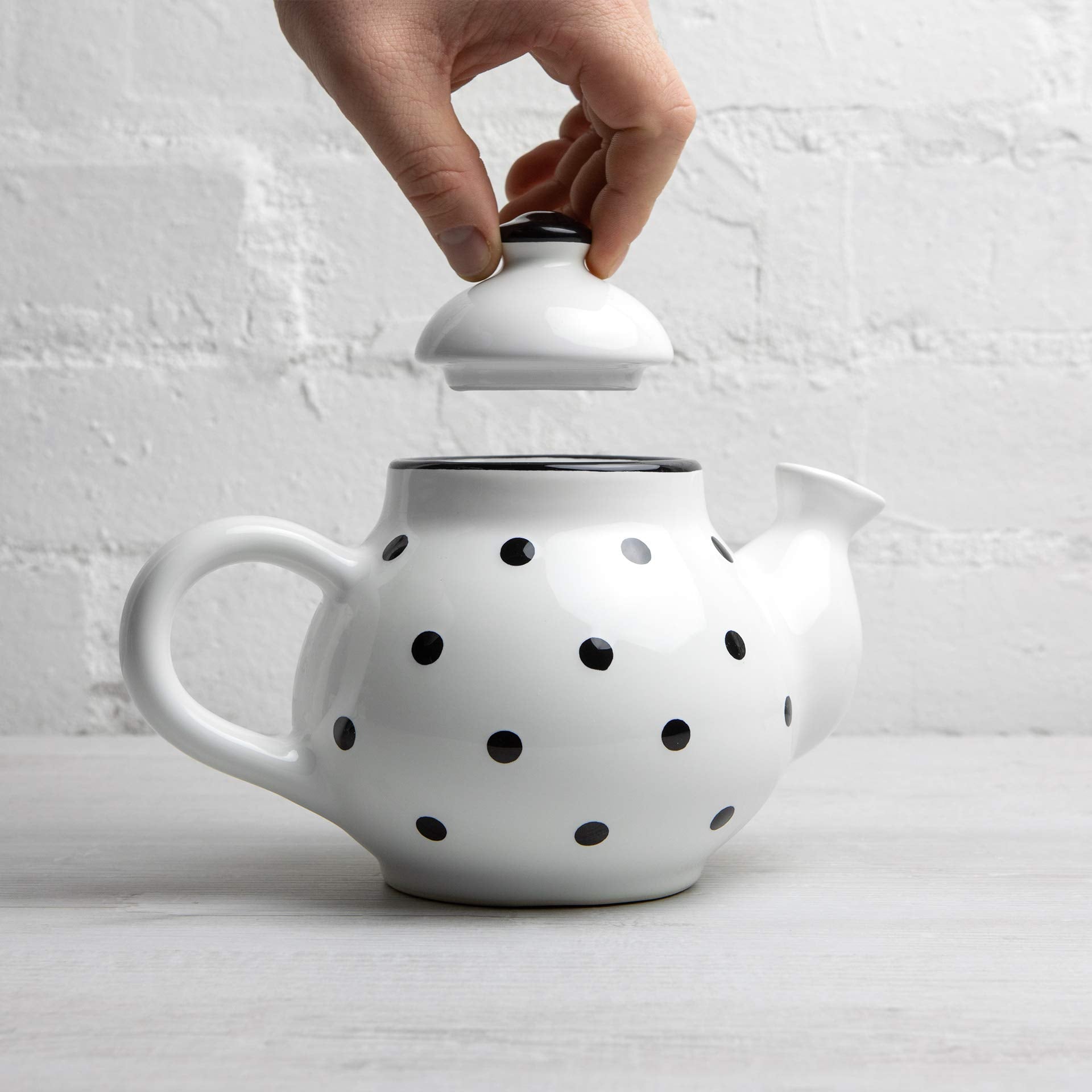 Microwave safe teapot with curved handle and drip-free spout