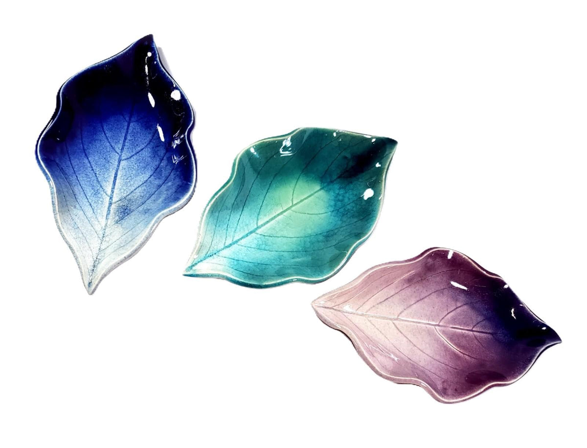 Overview image of the handmade stoneware hydrangea leaf dish set