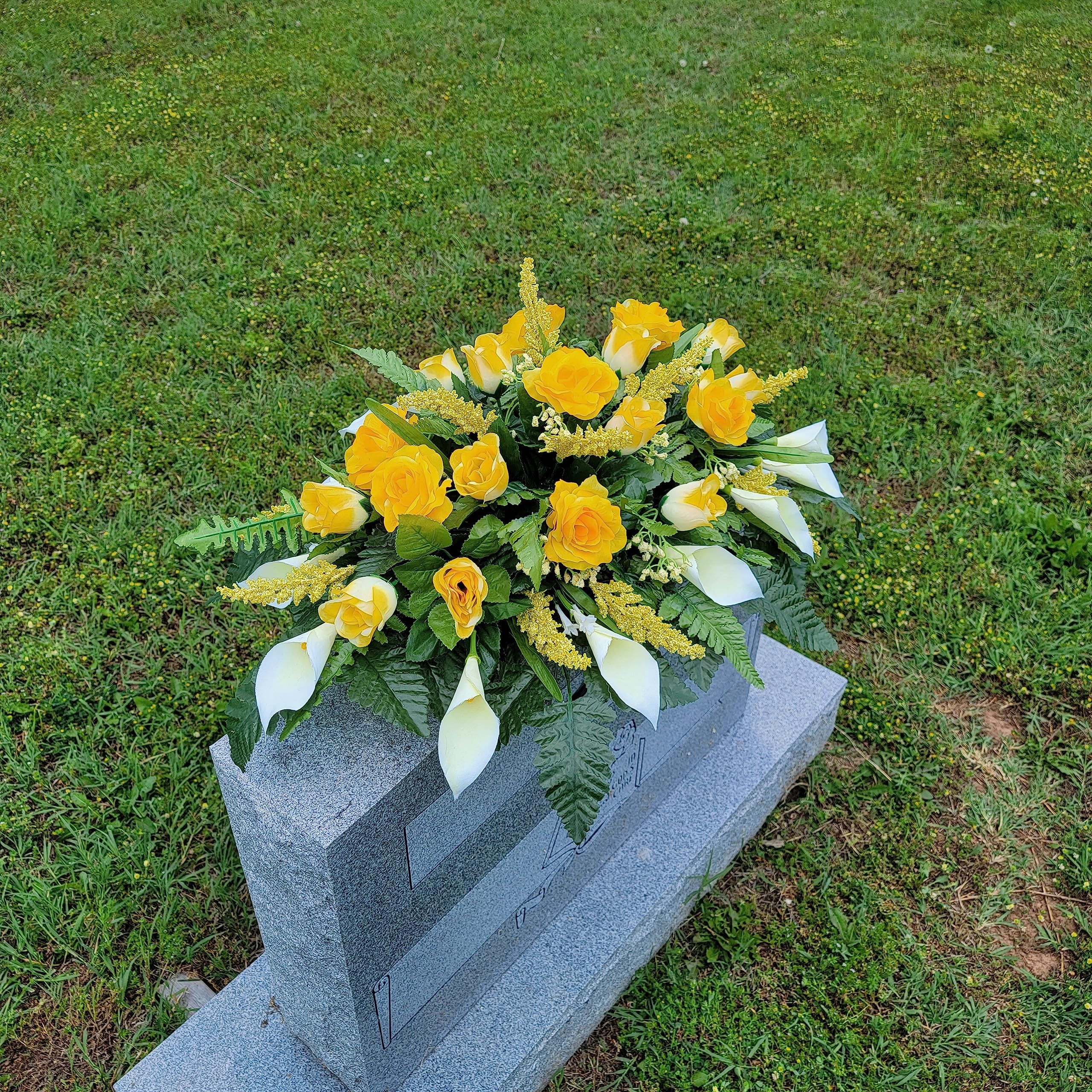 Headstone saddle with yellow roses garnish