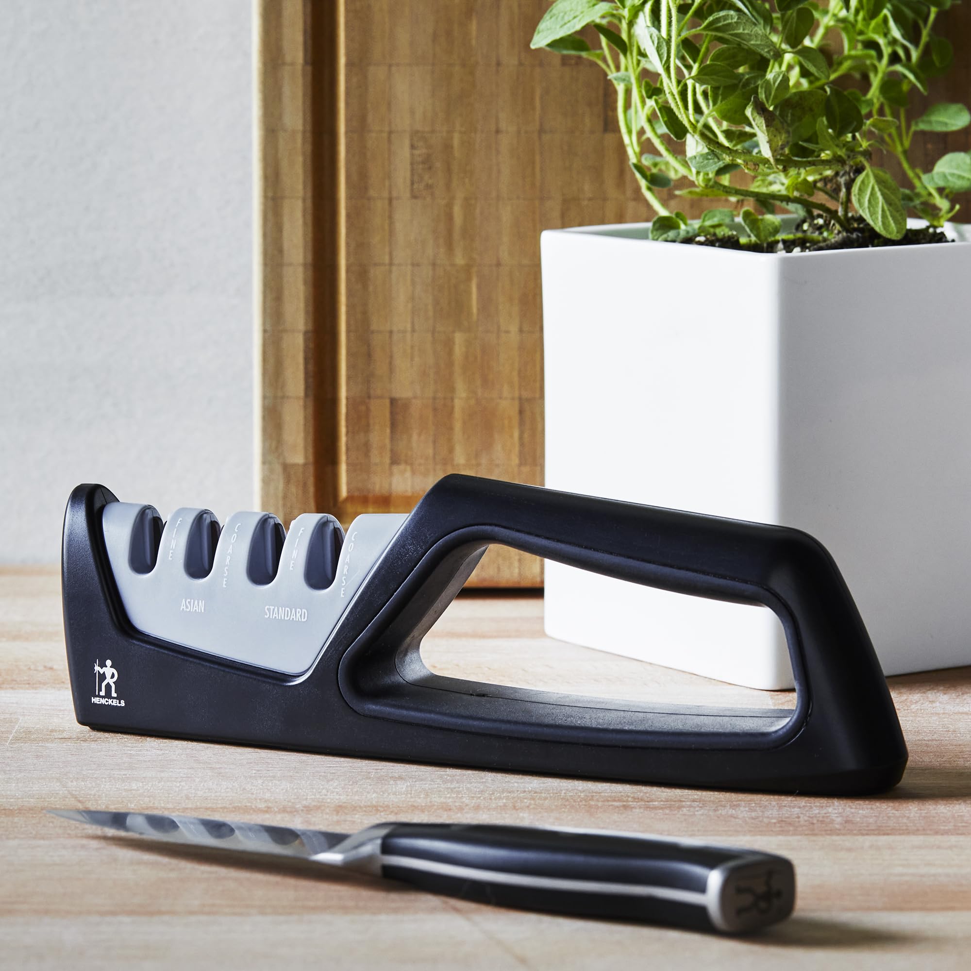 Ceramic 2-stage sharpening for Asian and Western blades