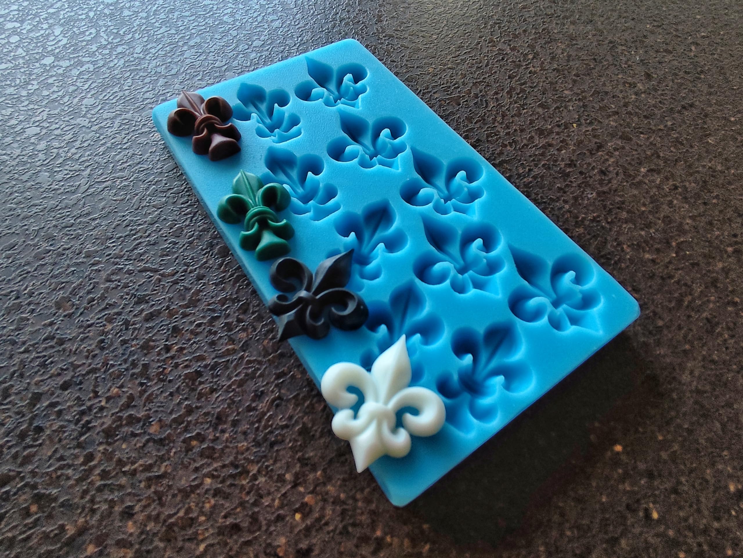 Combined shipping available when adding multiple molds