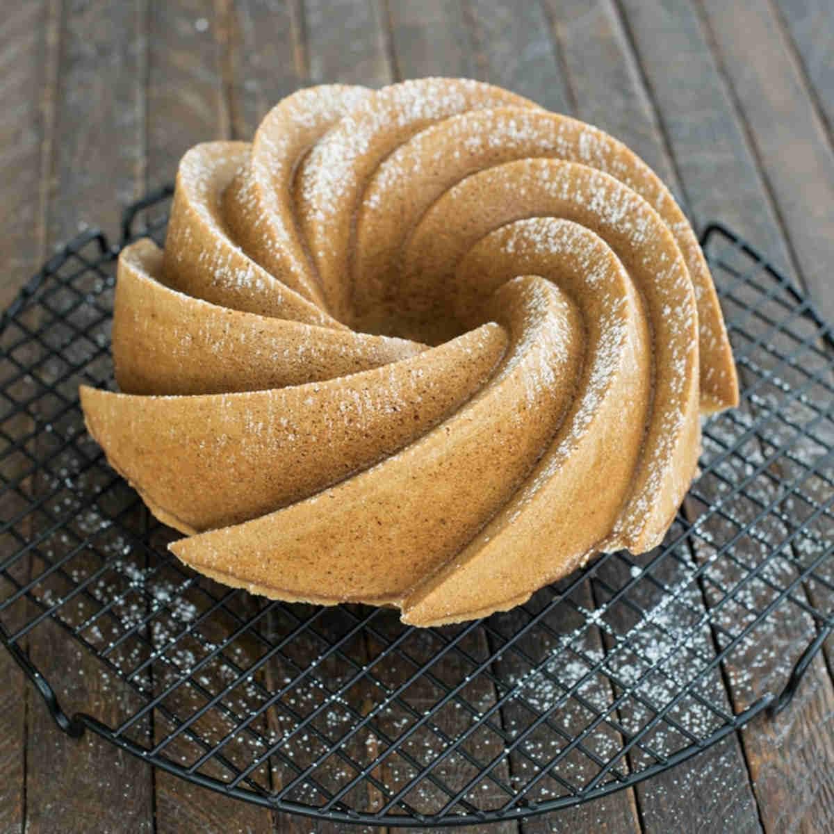 Heritage Bundt Pan 3.6 inch height capacity 10 cups