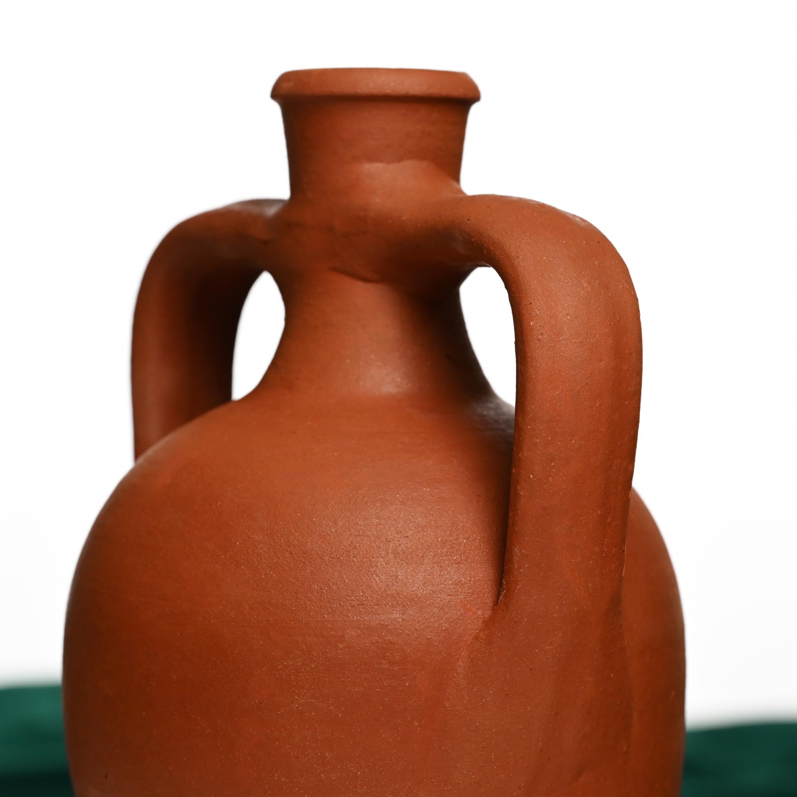 Pottery jar suitable for display or gifting