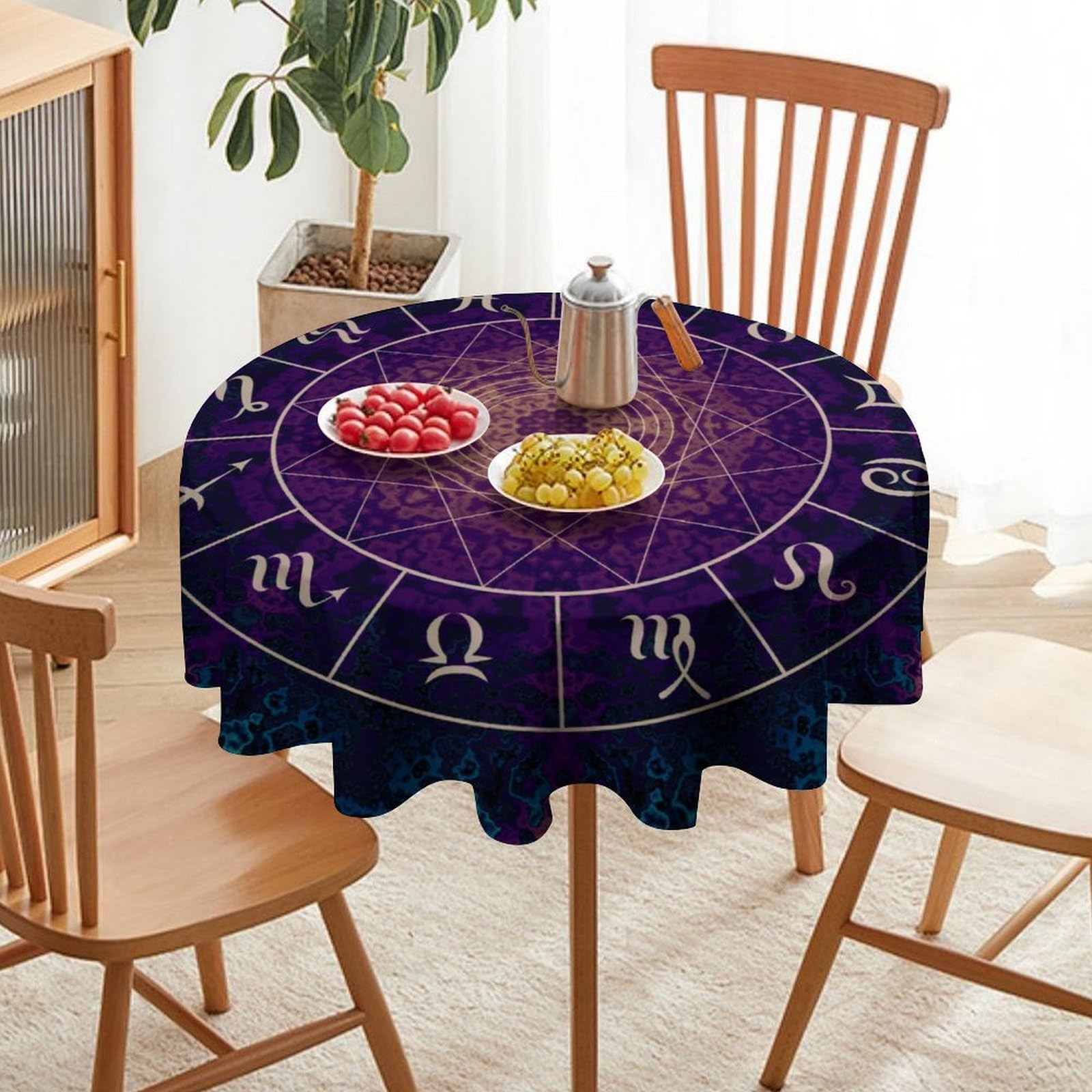 Machine washable polyester tablecloth for easy care